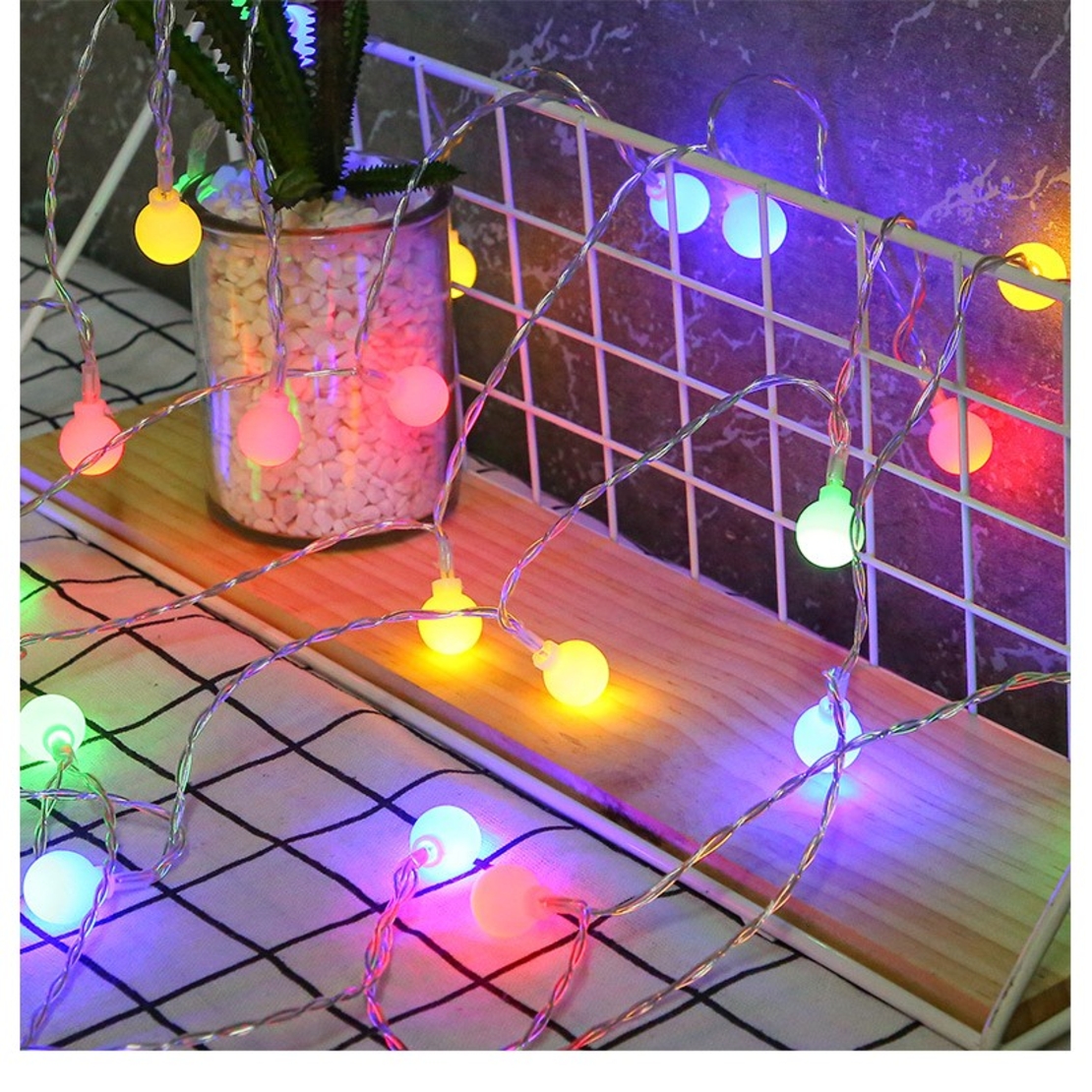 Instalatie sfere brad Craciun Vafy, 3 metri, 20 LEd-uri, alimentare la retea, fir transparent, multicolora
