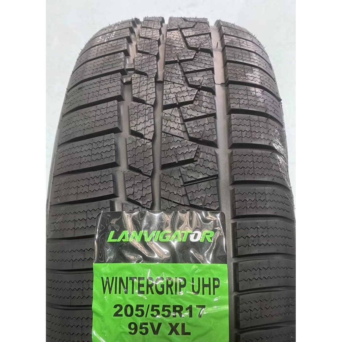 Anvelopa Iarna UHP LANVIGATOR 205/55R17 95V XL, Aderenta Sporita pe Zapada si Umed, Confort si Durabilitate