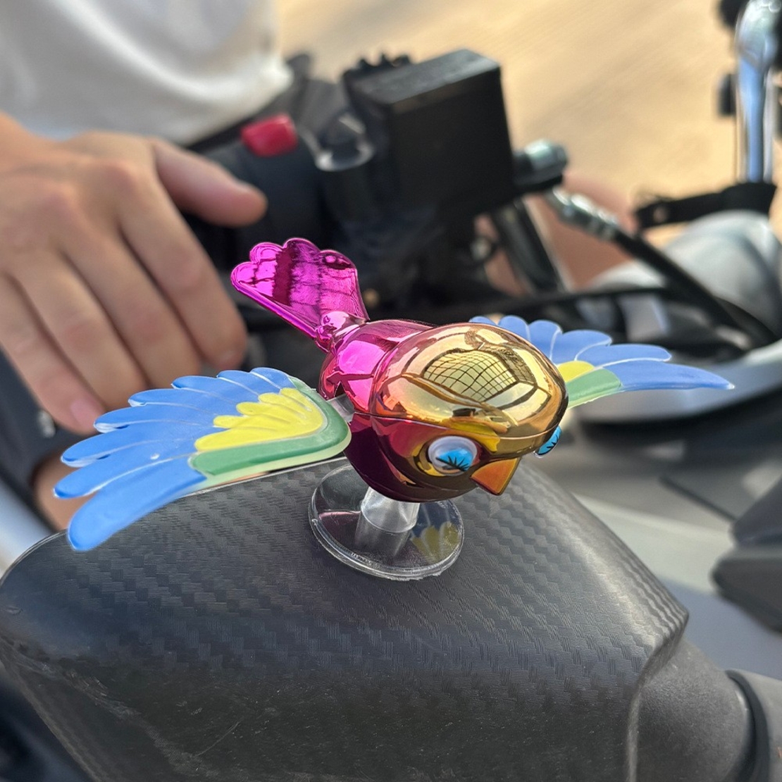 Ornament Decorativ Auto, Flippy, Model Pasare Zburatoare pentru Moto/Auto, din plastic Rezistent, 14.5 x 8 x 5, Mov/Multicolor