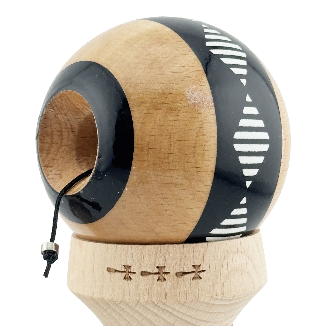 Kendama X Originala FREQUENCY, Profesionala, Flippy, Cupe Mari KING SIZE V3, Super Sticky, Gaura in Baza, Rulment Metalic, din lemn 18 cm, Ata 62/65 cm, Negru/Maro