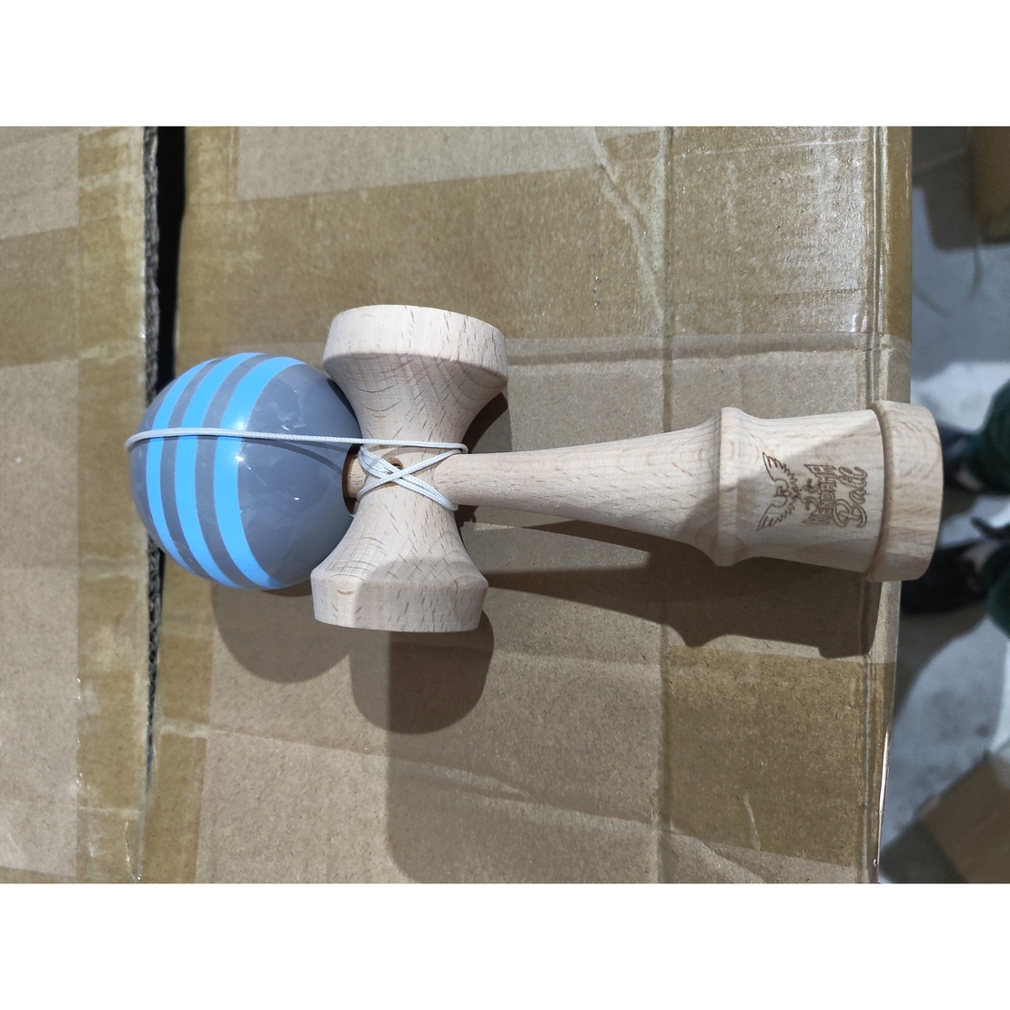 Kendama Ball Originala Stripe Bleu Lemn Fag Gri