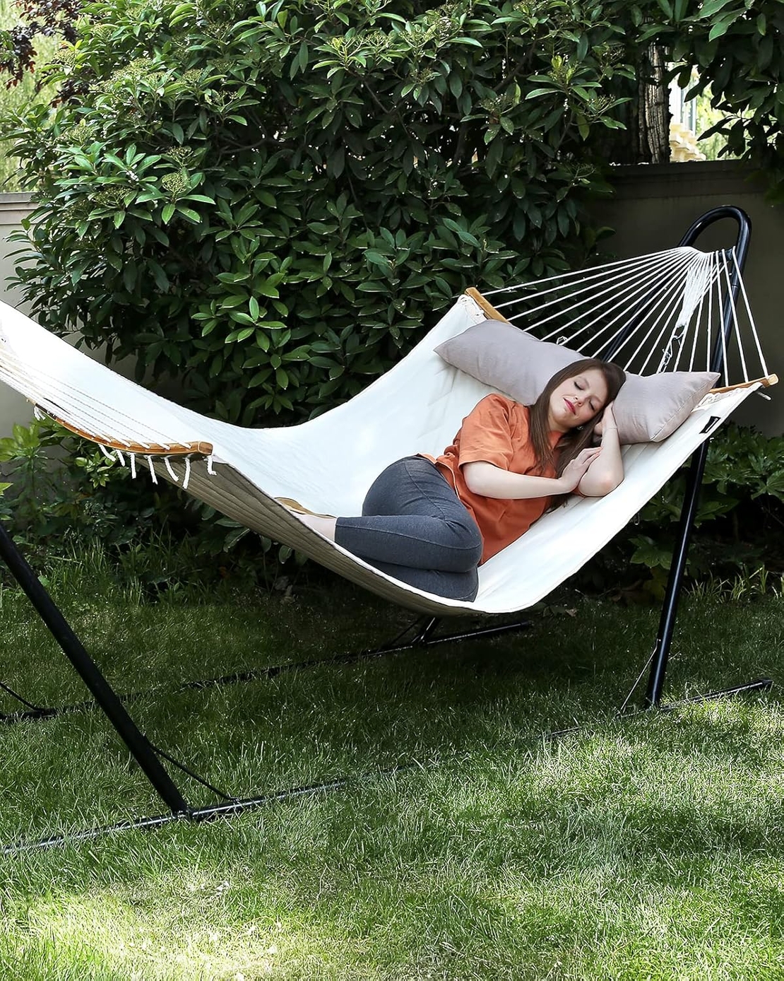 SONGMICS Hamac dublu cu bare curbate din bambus, perna inclusa, maxim 225 kg, 200x140 cm, crem