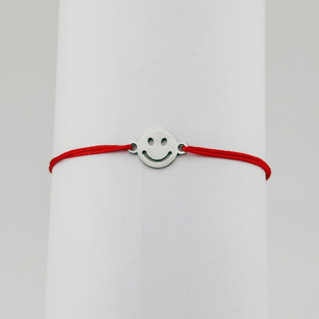 Bratara Martisor pentru Dama, Jolie, Model Smile, Set 12 bucati, Pandativ Argintiu din Inox cu Snur Rosu Ajustabil