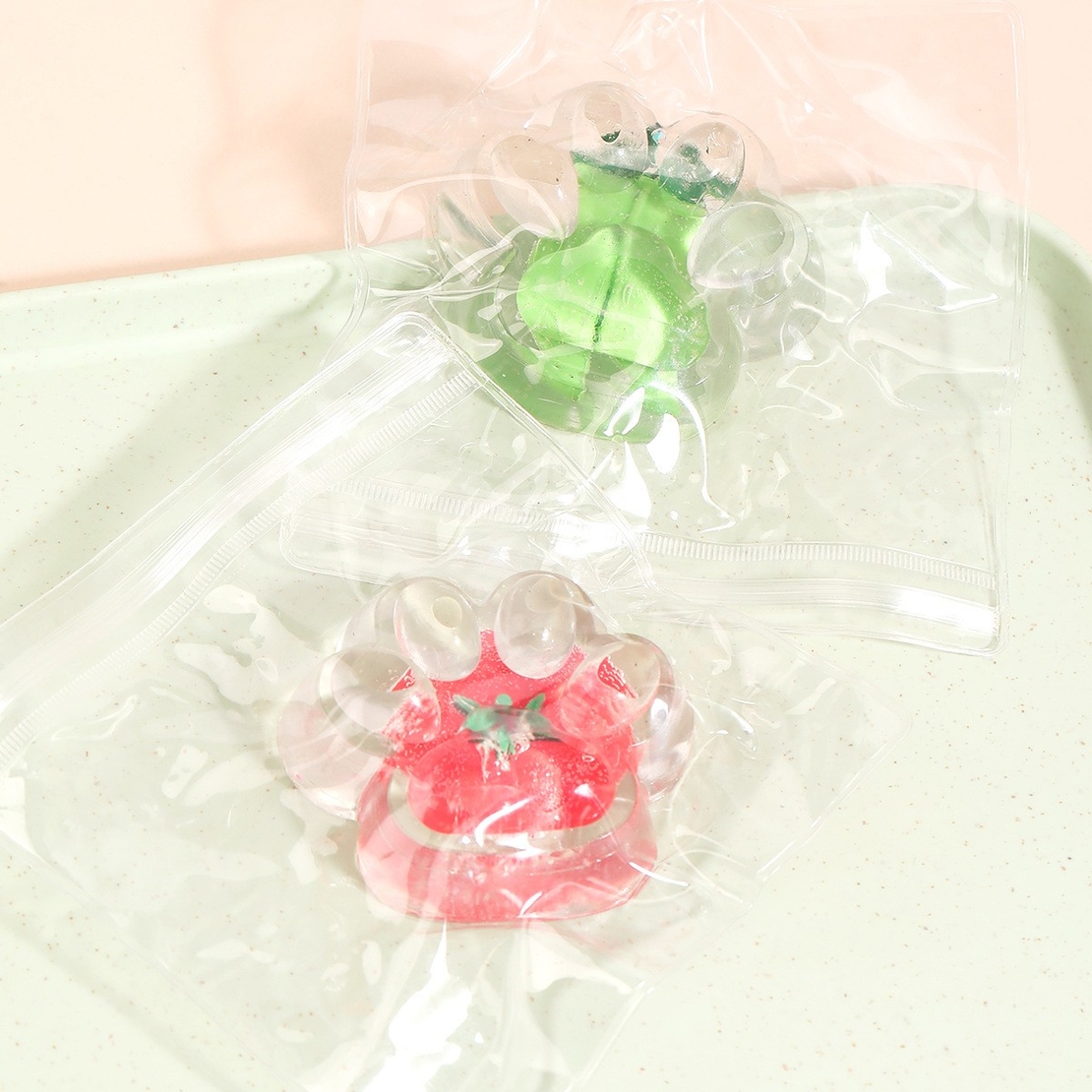 Jucarie Antistres Squishy, Flippy, Labuta de Pisica Pufoasa, cu Revenire Lenta, 7 x 6.5 cm, Model Legume, Multicolor