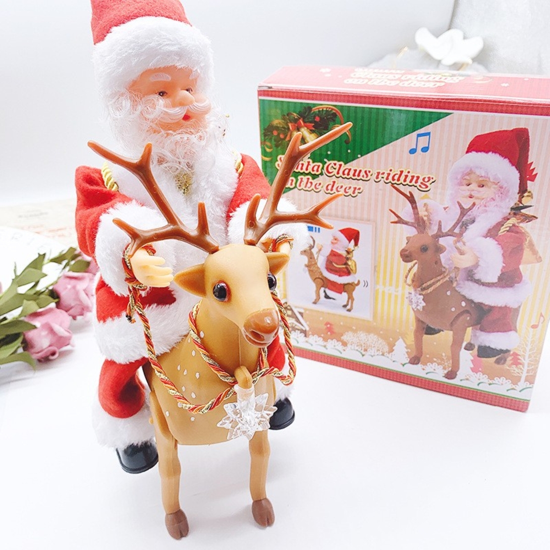 Decoratiune Mos Craciun, Flippy, Animat, care Canta si Danseaza, cu Saculet, pe Ren, Imbracat Festiv, 28x21x10 cm, Rosu