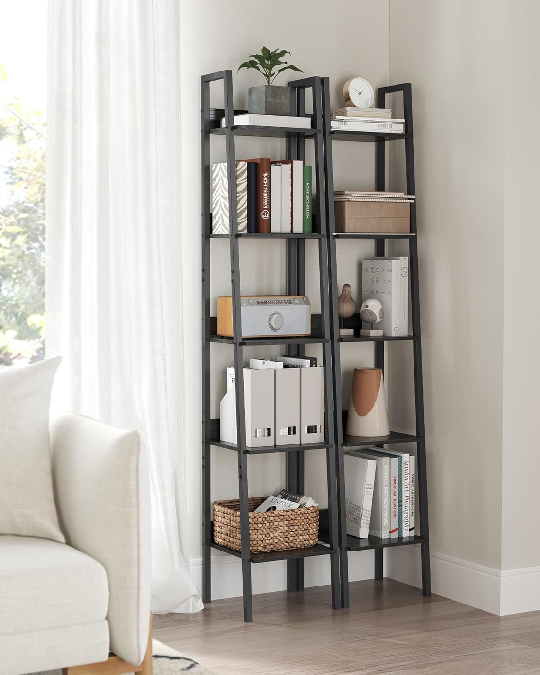 VASAGLE Biblioteca tip scara cu 5 rafturi, design industrial, cadru metalic si rafturi din PAL, 34x30x170 cm, negru