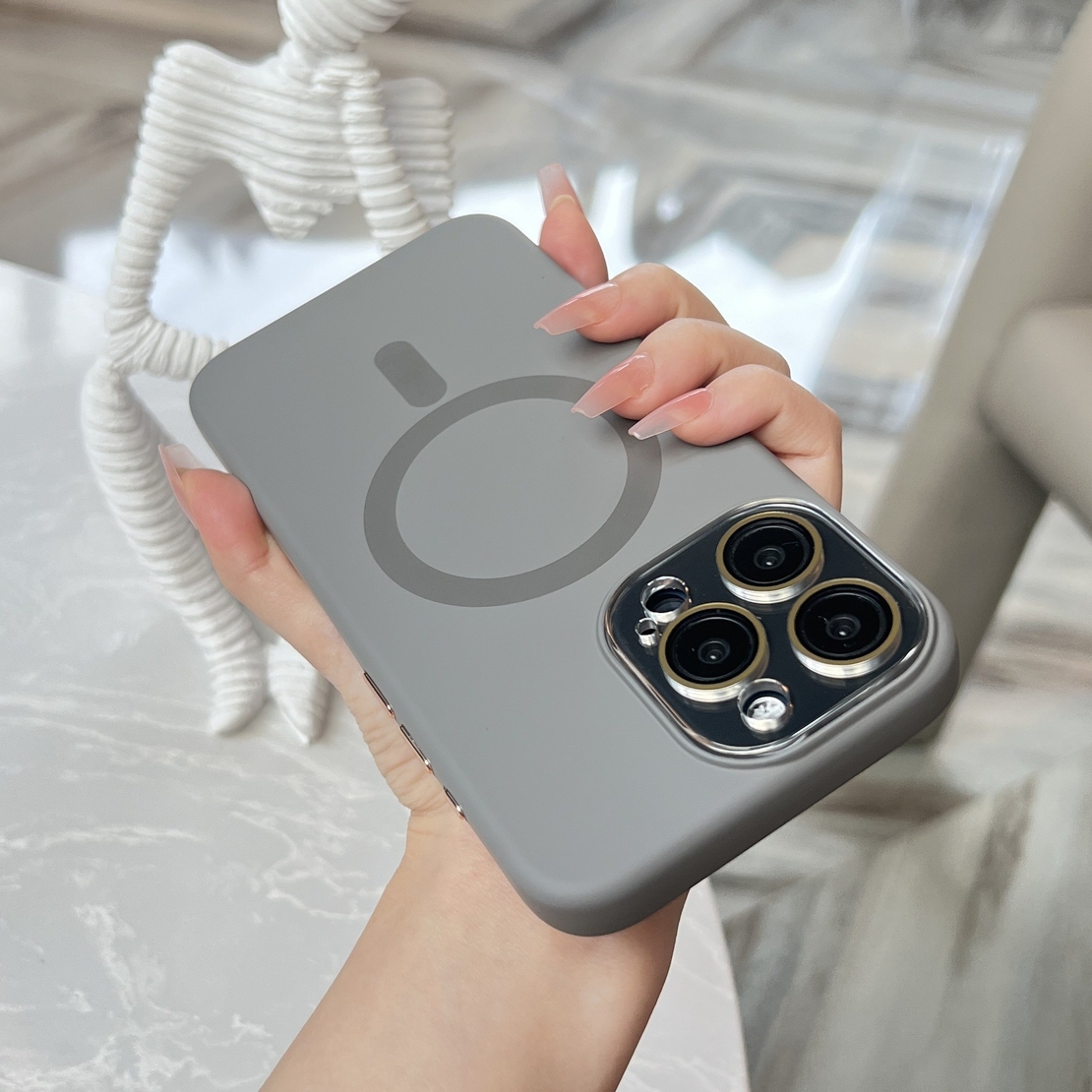 Carcasa Liquid Silicone, Vafy, Compatibila iPhone 17, Magnetica, Protectie TPU Camera, Gri Titanium