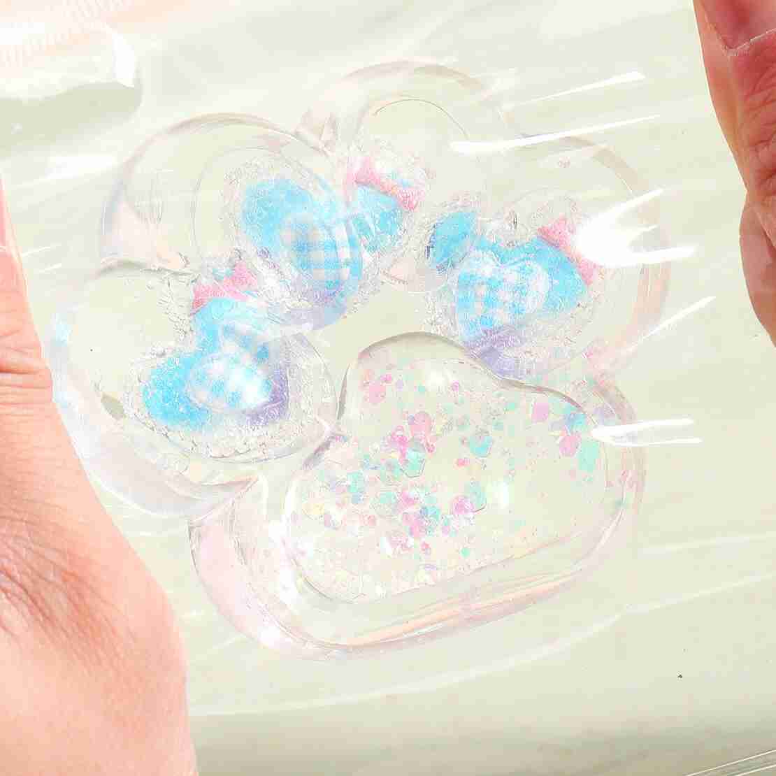 Jucarie Antistres Squishy, Flippy, Labuta de Pisica Pufoasa, cu Revenire Lenta, 7 x 6.5 cm, Model Inima, Multicolor