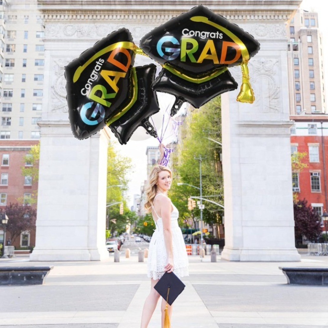 Balon din Folie Metalizata, Flippy, Figurina, Model Toca Congrats Grad, Tematica Absolvire, 66x66 cm, Ambalaj Individual, Pai Inclus, Umflare cu Aer sau Heliu, Negru