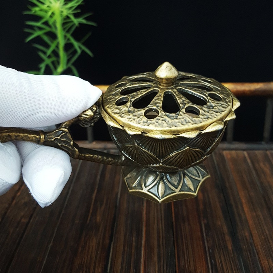 Suport de Tamaiat, Flippy, din Aliaj de Zinc, Model Lotus, Ignifug, 9.7 x 4.8 x 4.7 cm, Bronz
