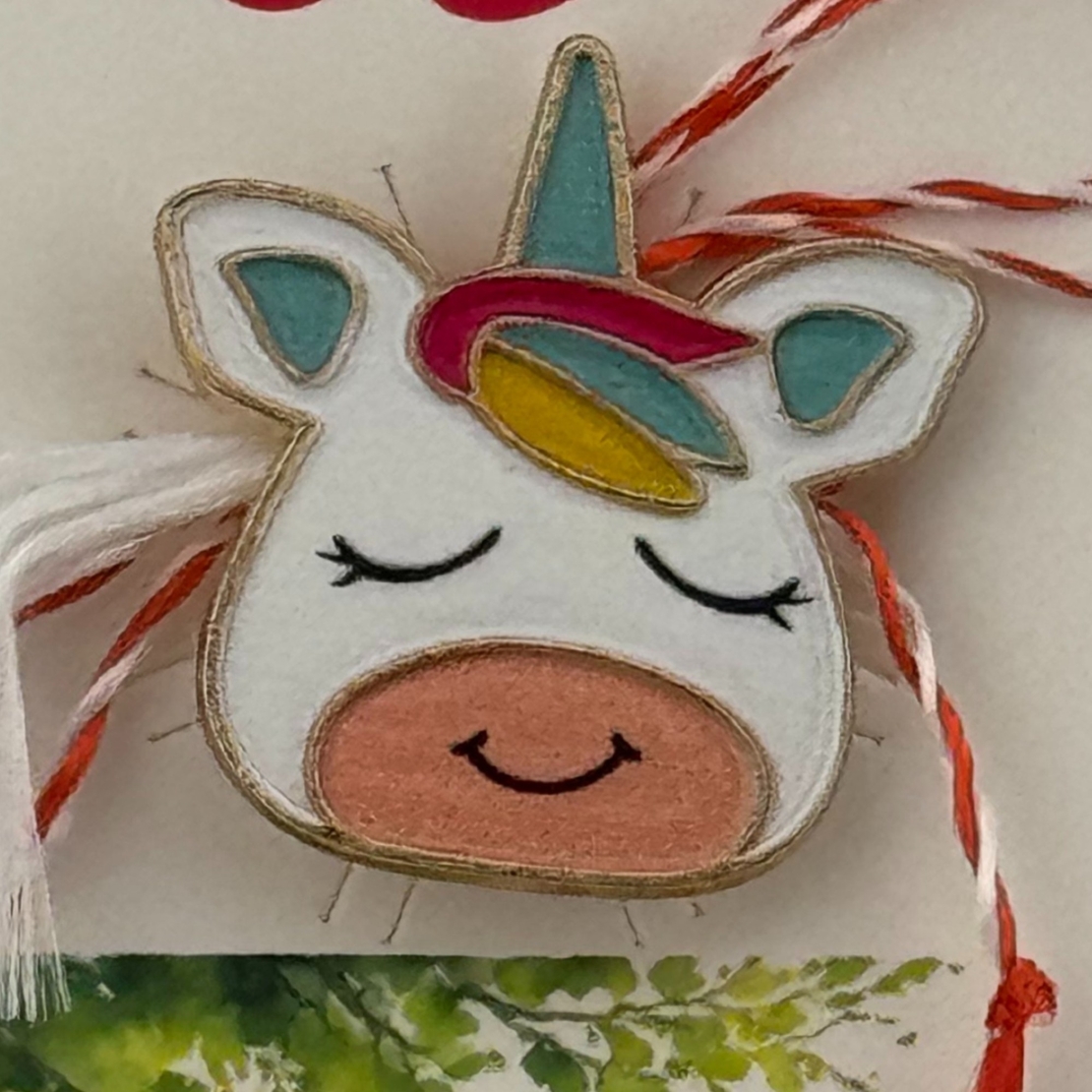 Martisor pentru copii, Jolie, Material Metal, Ambalaj Carton cu Design, Dimensiune Brosa Aproximativ 2x2 cm, Multicolor, Model Unicorn