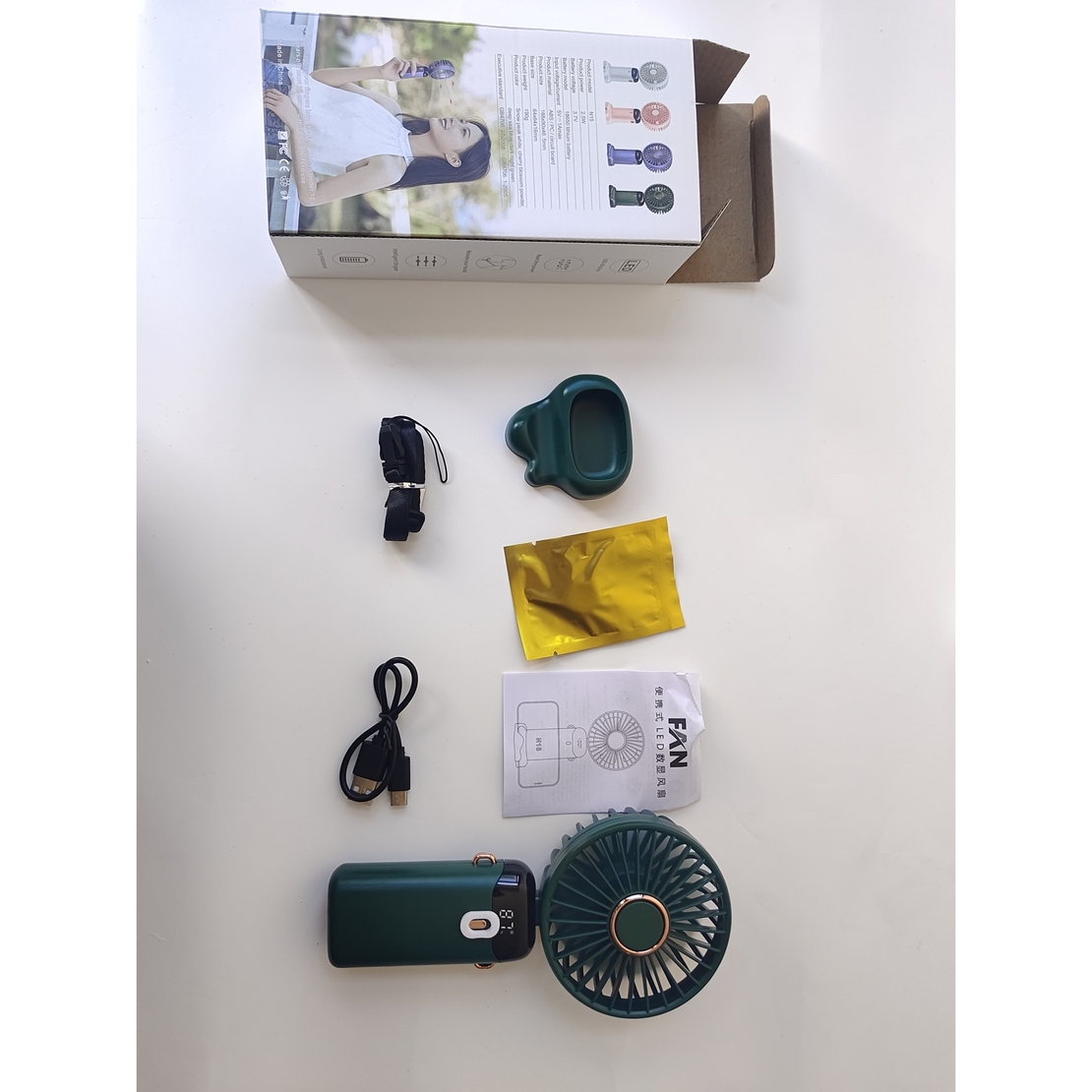 Ventilator Ultra Portabil cu Aromaterapie, Vafy, 3 in 1, de Mana, de Birou, de Gat, 5 Trepte de Viteza, Incarcare USB, Autonomie 12h, Pliabil, cu Ecran LCD, Verde