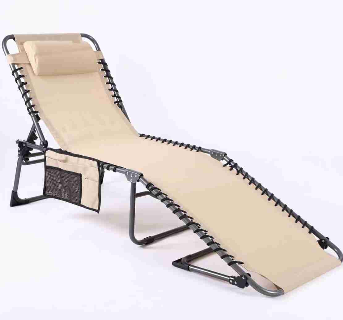 Sezlong pliabil 190x58x30 cm, cu spatar reglabil, perna si buzunar lateral, cadru metalic, crem