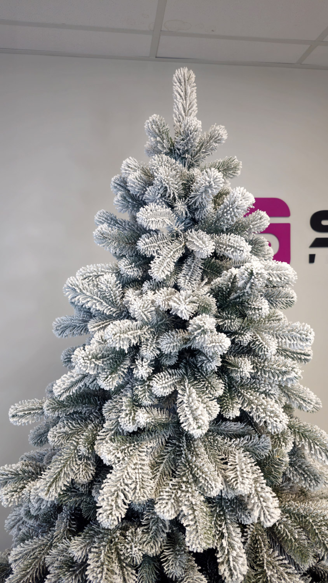 Brad artificial Christmas Deluxe by Sersimo, Kovalivka Select nins, integral 3D, 210cm