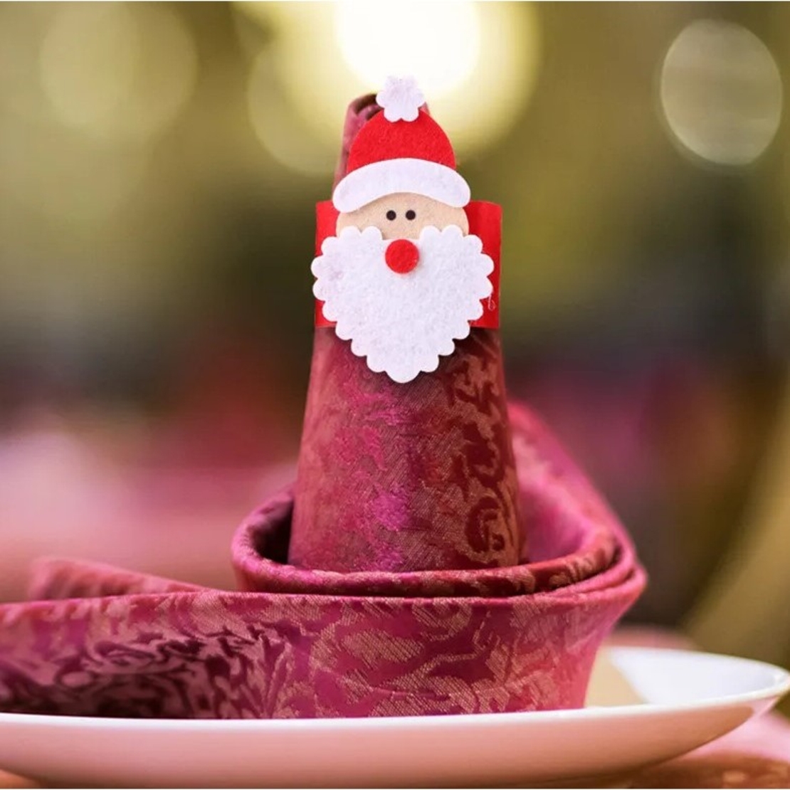 Husa deocarativa festiva pentru servetele si tacamuri, tema Mos Craciun, material textil si poliester, 5.5 x 10 cm, rosu
