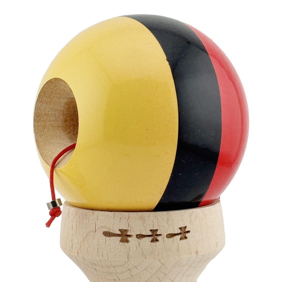 Kendama X Originala, Profesionala, Flippy, Super Sticky cu Cupe Mari KING SIZE V3, Gaura in Baza, Rulment Metalic, din lemn 18 cm, Ata 62/65 cm, Rosu/Negru/Galben