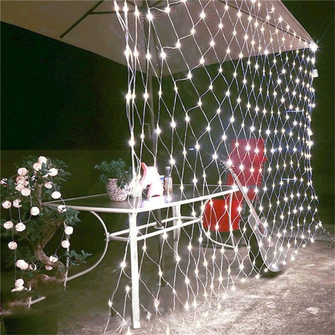 Instalatie Craciun, Tip Plasa, 1 m x 2 m, 80 LED-uri, Alb rece, 8 jocuri de lumini, Transformator, Interconectabila, Prelungitor 3 m inclus, Fir transparent, Vafy