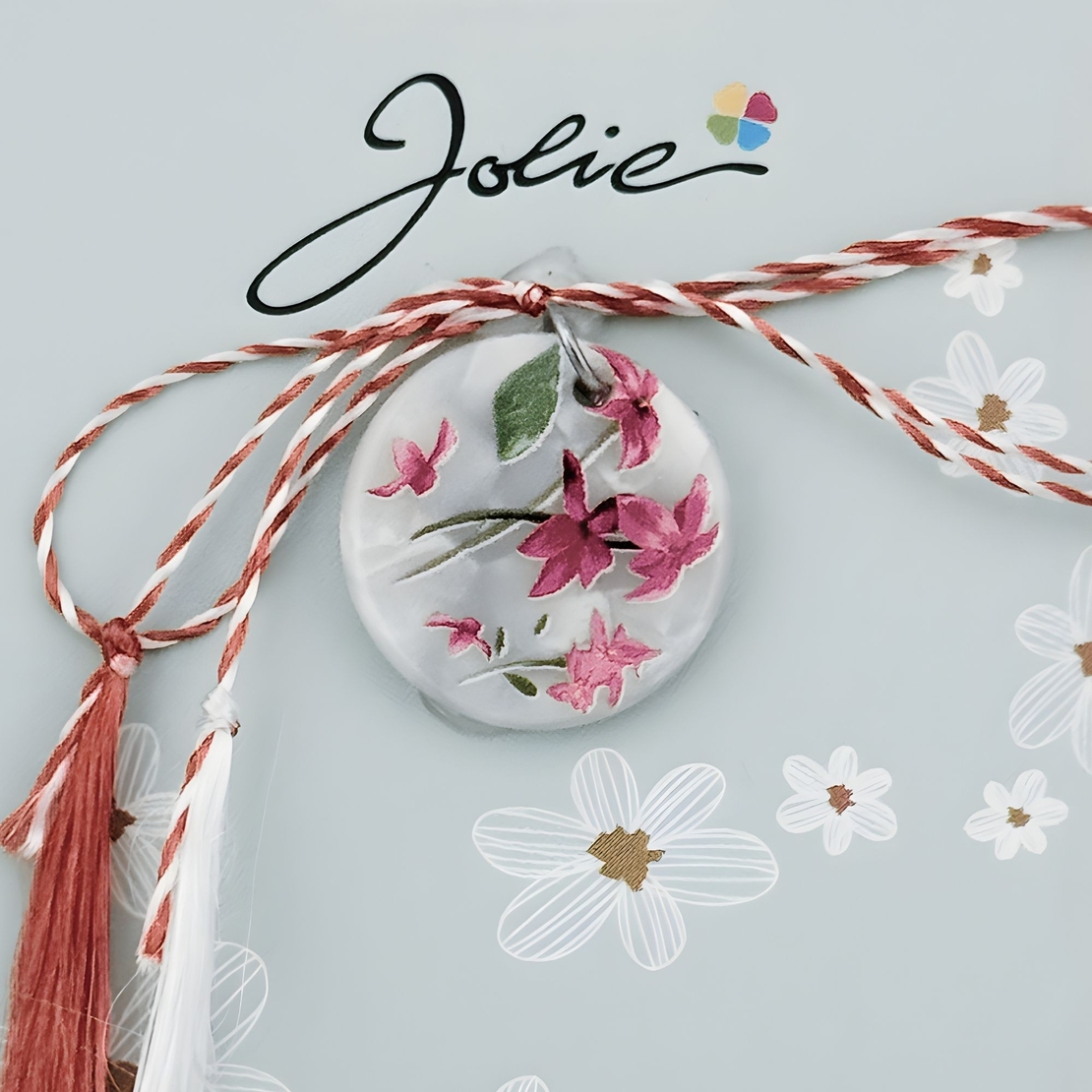 Martisor Traditional din Acril, Jolie, Model Rotund Flori Roz, cu Snur Impletit Alb/Rosu, Pandantiv 2 cm, Multicolor