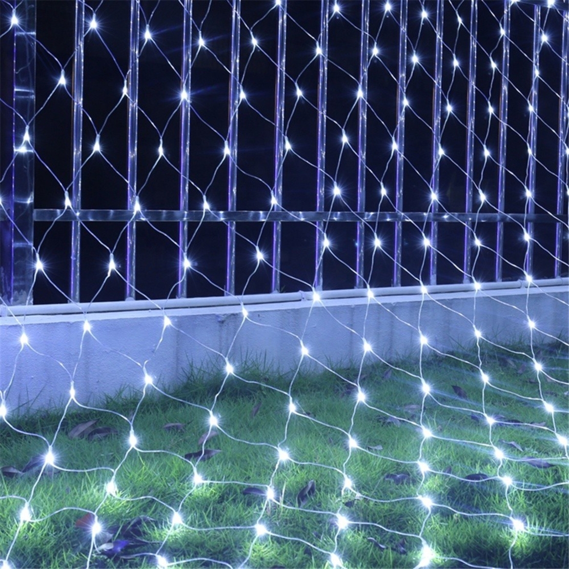 Instalatie Craciun, Tip Plasa, 3 m x 3 m, 320 LED-uri, Alb rece, 8 jocuri de lumini, Transformator, Interconectabila, Prelungitor 3 m inclus, Fir transparent, Vafy
