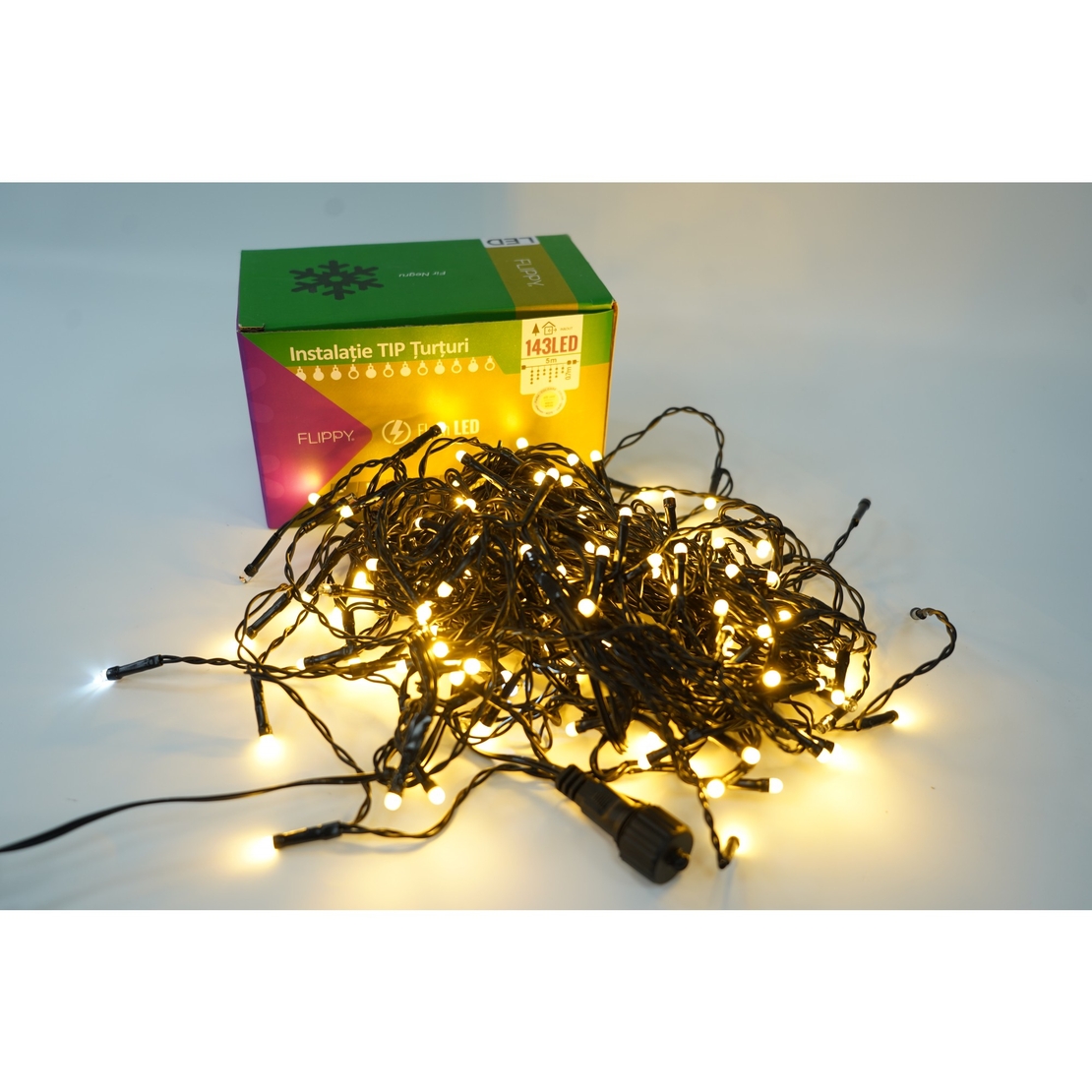 Instalatie de Craciun Vafy® Tip Franjuri cu Flash, Sectiune 5 m, 143 LED-uri, Interconectabila, Fir Negru, Alb Cald