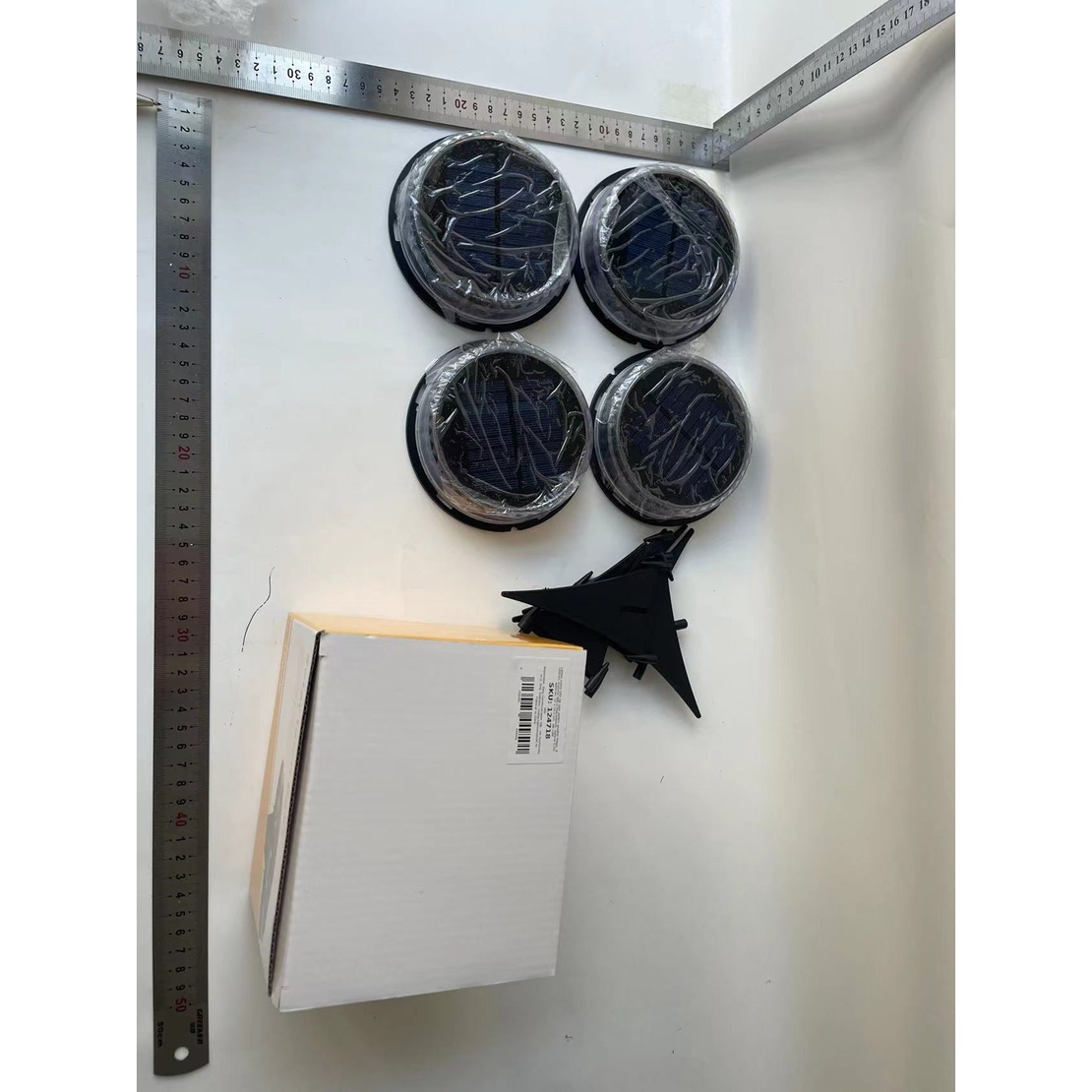 Lampa solara LED Set 4 Bucati, Flippy, Tip Spot pentru Gradina, 8 LED-uri, ABS si Policarbonat, Baterie 1.2V, 600mah, 12 x 13.5 cm, Lumina Alba Cald, Negru/Auriu