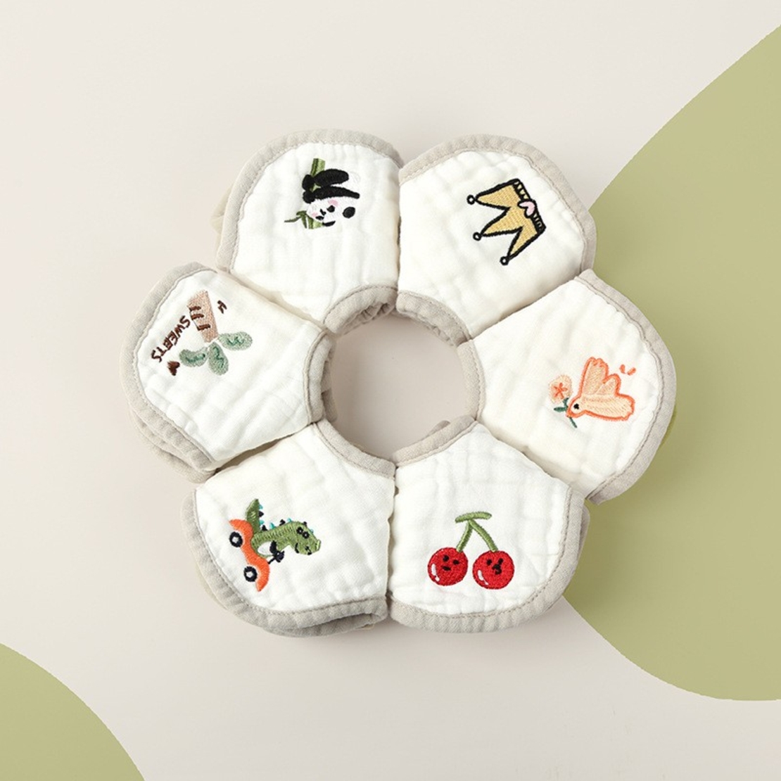 Baveta Tip Floare, Flippy, din Bumbac, pentru Copii 0-12 Luni, Rezistenta la apa, 8 Straturi, Model Tricotat cu Ursulet, 26 x 29 cm, Alb