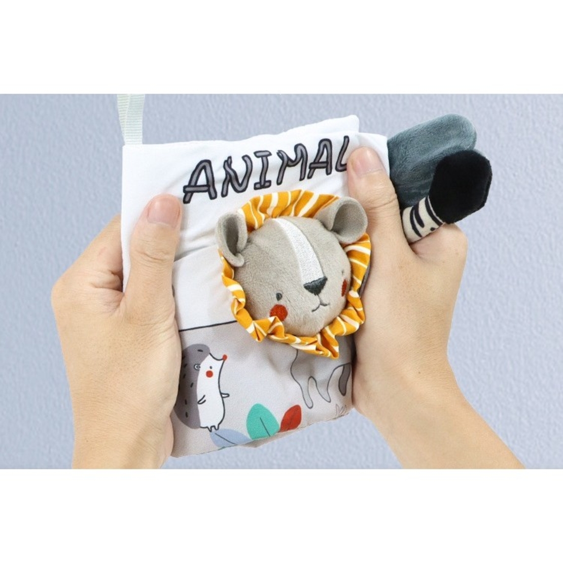 Carte Senzoriala, Flippy, pentru Bebelusi, 15x16x6 cm, cu Animalute, 3D, Cu Sunete si Fosnete, 0-3 Ani, Model Leu, Gri