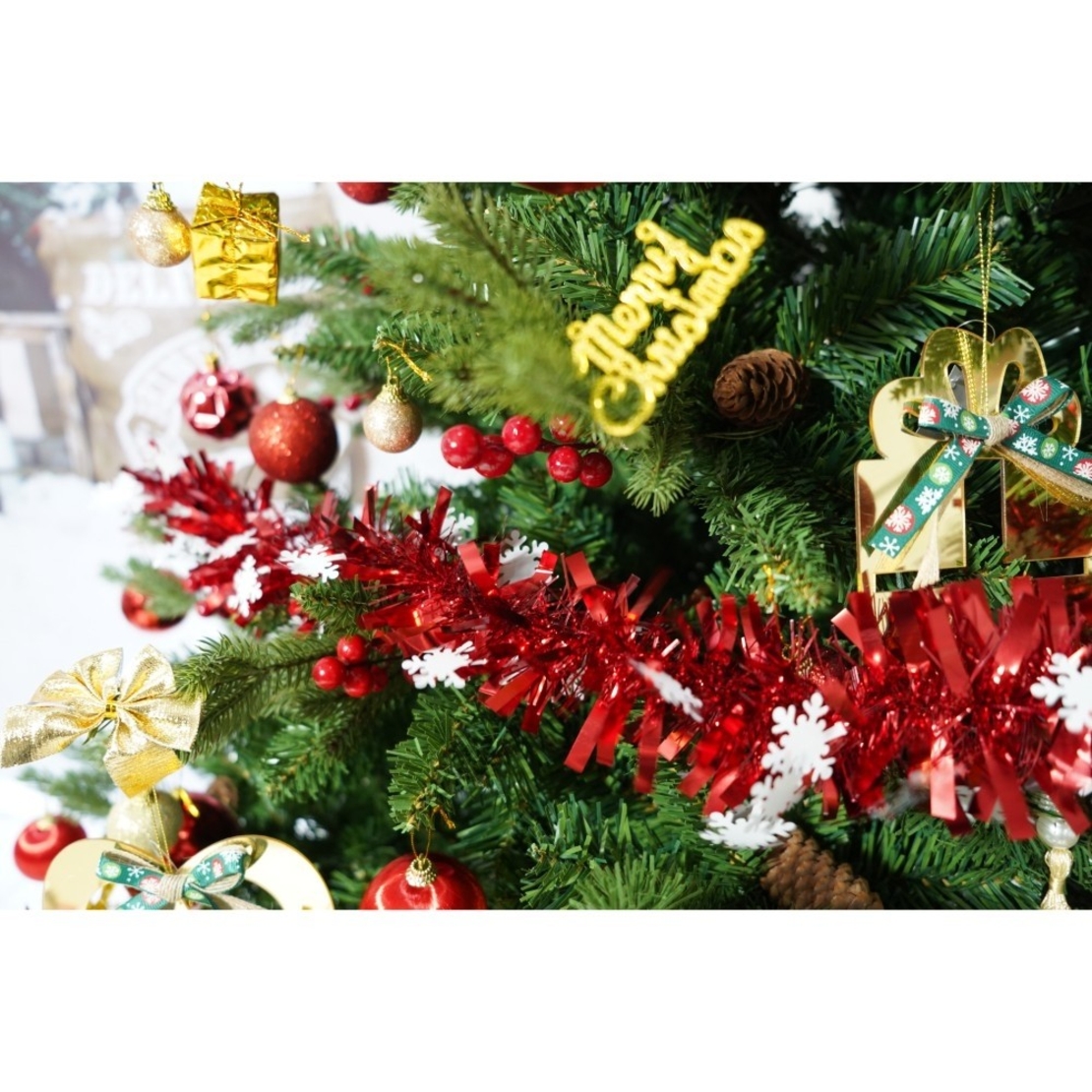 Set brad artificial de Craciun si elemente decorative, decorat cu conuri pin rosii, inaltime 210 cm, diametru 137 cm, 1172 ramuri, Flippy, verde, suport metalic inclus