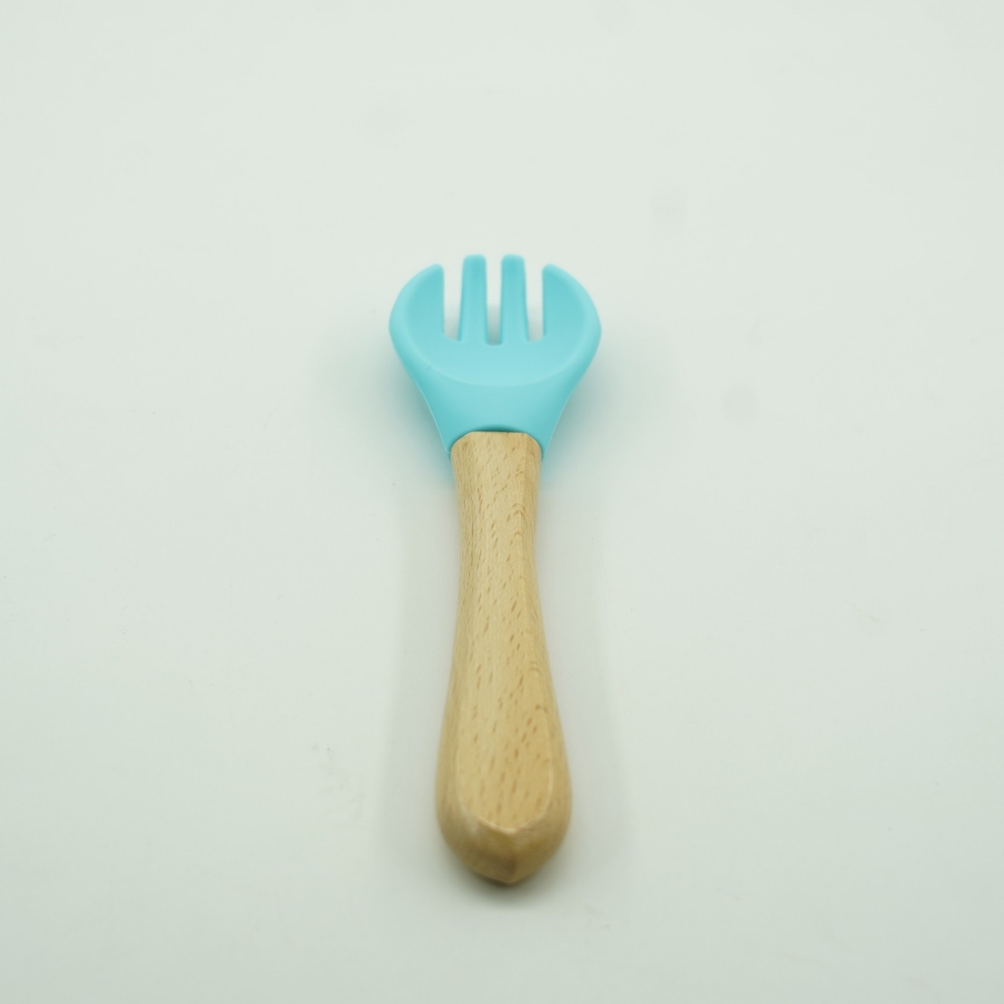 Set 8 piese diversificare bebelusi si copii din silicon Flippy, baveta, farfurie compartimentata cu ventuza, bol cu ventuza, tacamuri din lemn si silicon, cana pentru gustari, fara alergeni, albastru