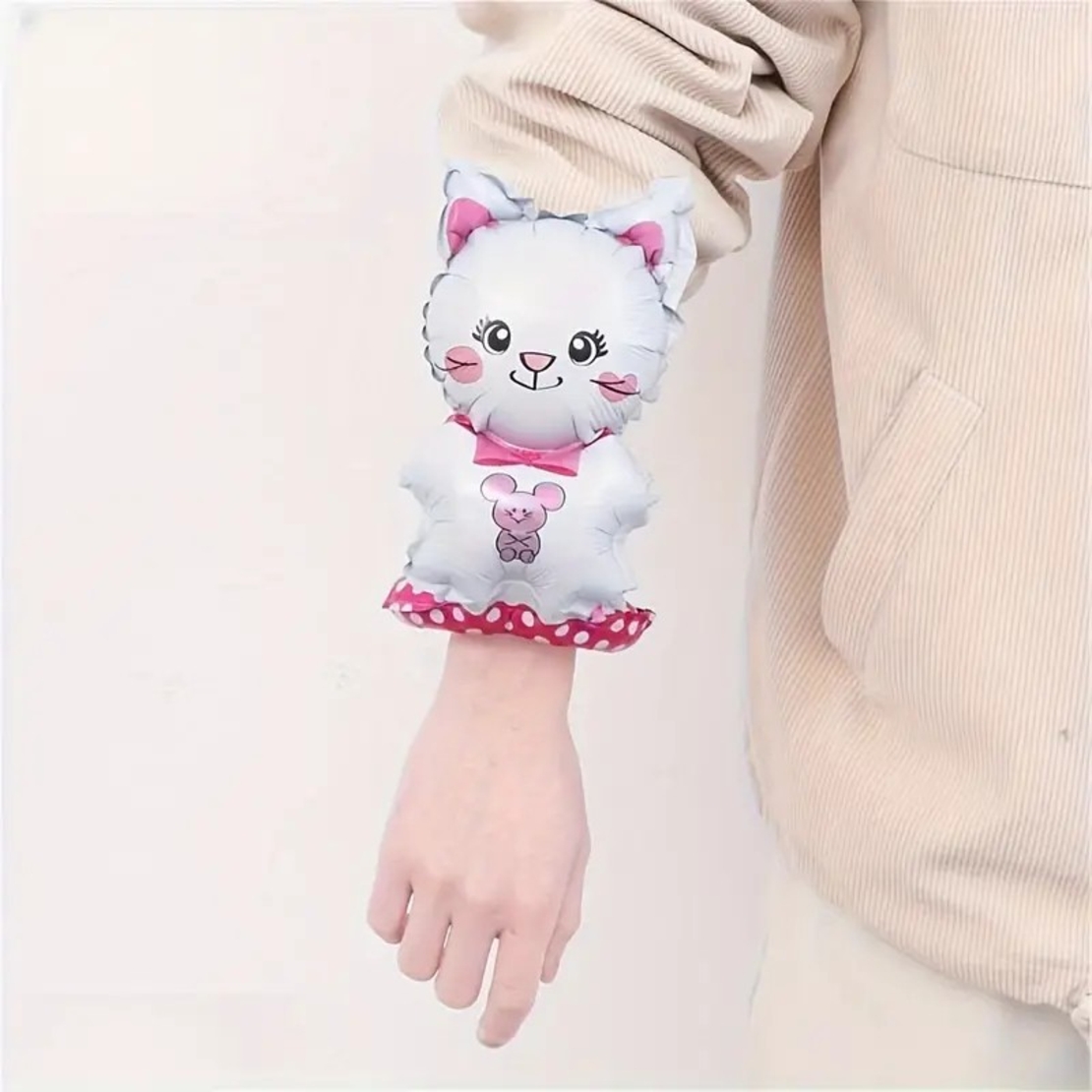 Balon din Folie Metalizata, Vafy, Figurine Animalute, Tip Bratara, Model Pisica, 13 x 35 cm, Ambalaj Individual, Pai Inclus, Umflare cu Aer sau Heliu, Alb