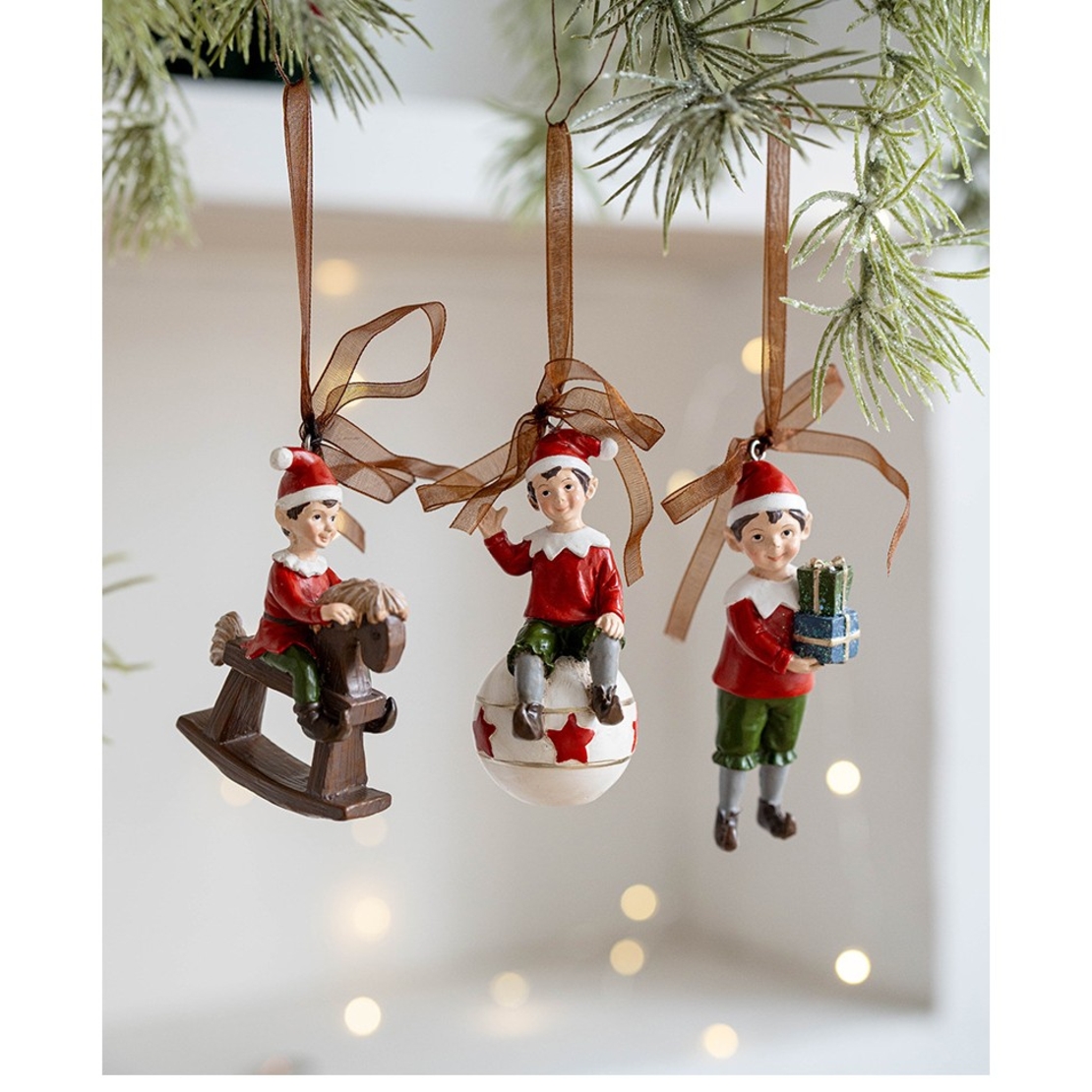 Decoratiune de Craciun, Flippy, pentru Brad, Model Elf pe Glob, 10 x 4 cm, din Rasina, Multicolor