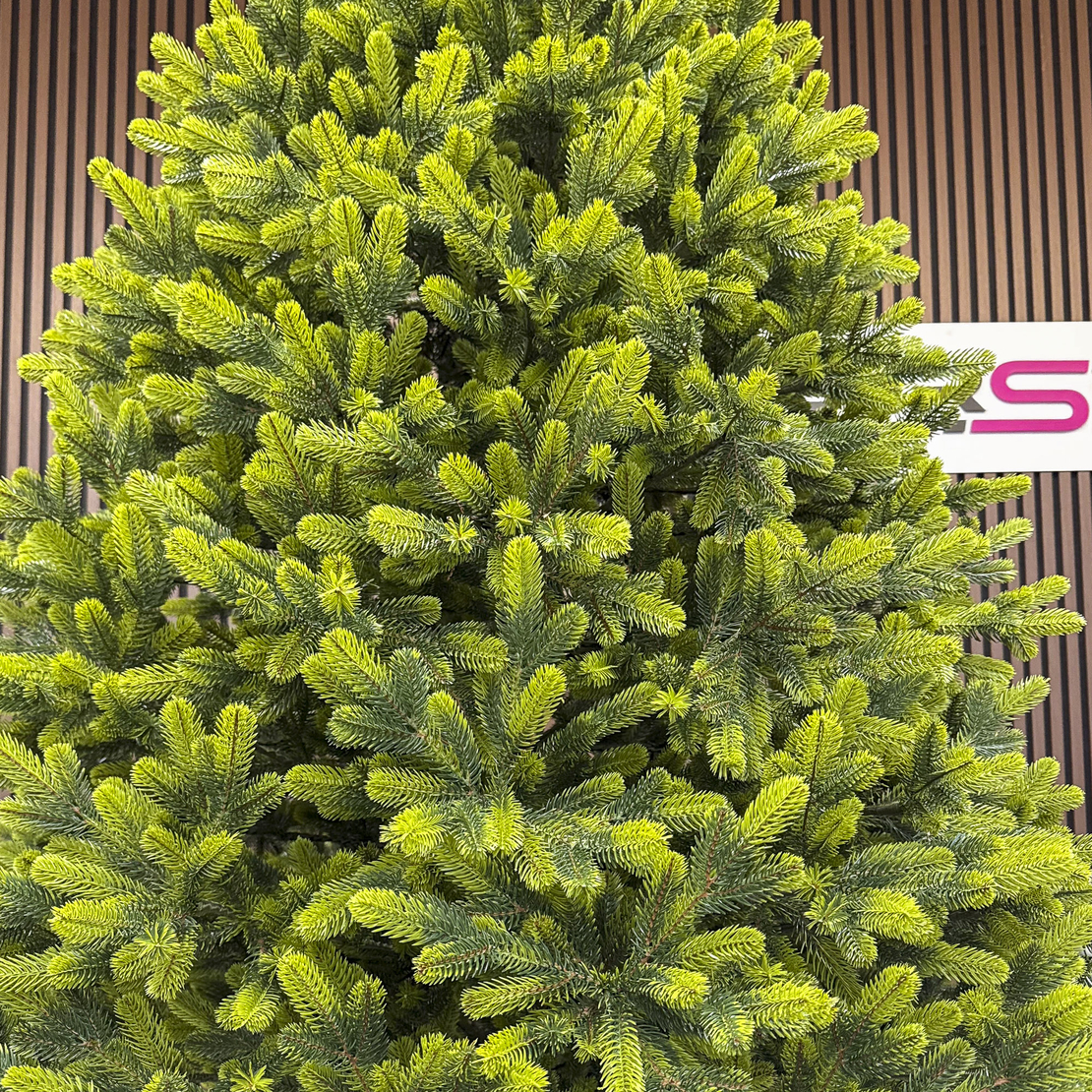 Brad artificial Christmas Deluxe by Sersimo, Polar Spring Select, integral 3D, 230 cm