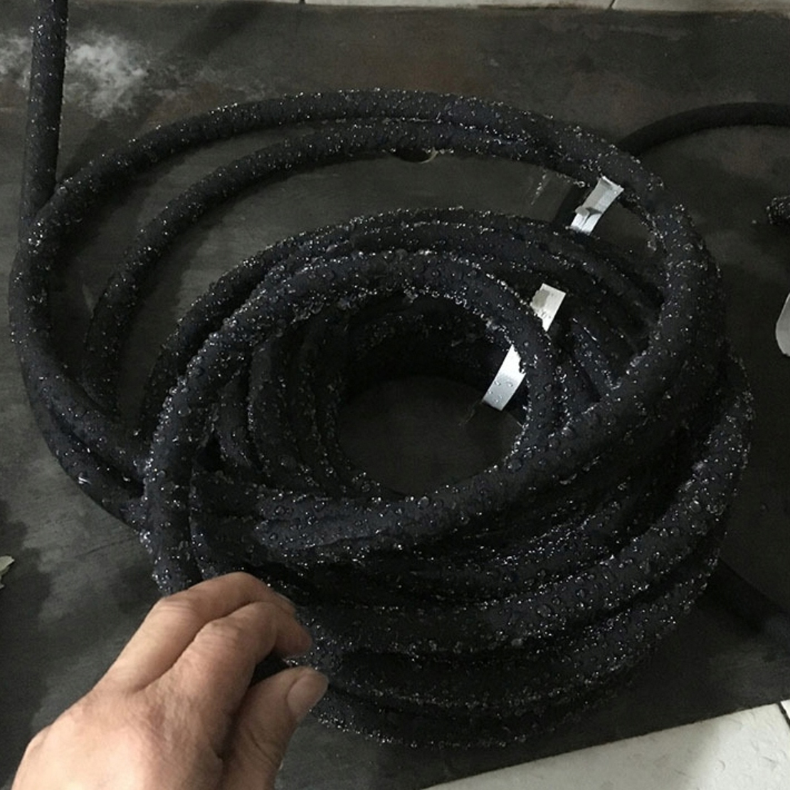 Furtun irigare prin picurare pentru gradina, cauciuc flexibil, 30 m, diametru 12,5 mm, negru