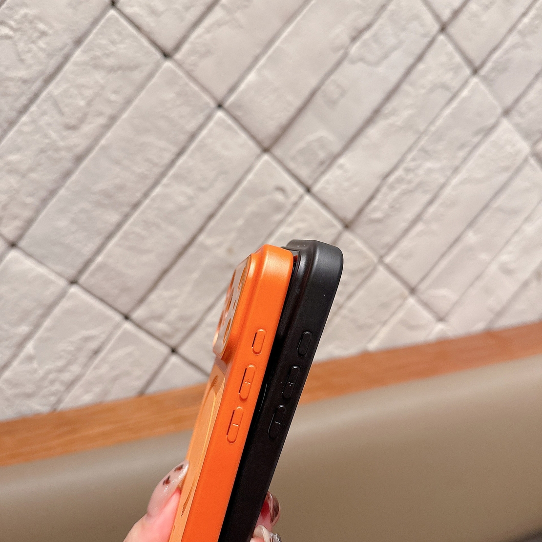 Carcasa Magnetica Mata, Vafy, Compatibila iPhone 17 Air, din TPU/PC si Piele Ecologica, Portocaliu