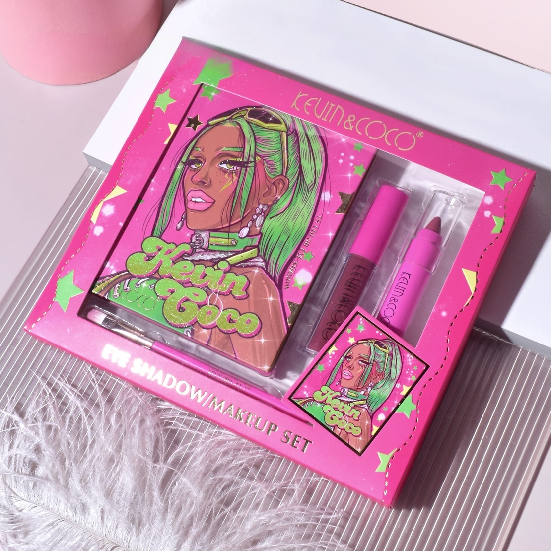 Set 4 Produse de Machiaj, KEVIN & COCO, Green Cool Girl, 18 culori, 20.5 x 18.2 x 2.2 cm
