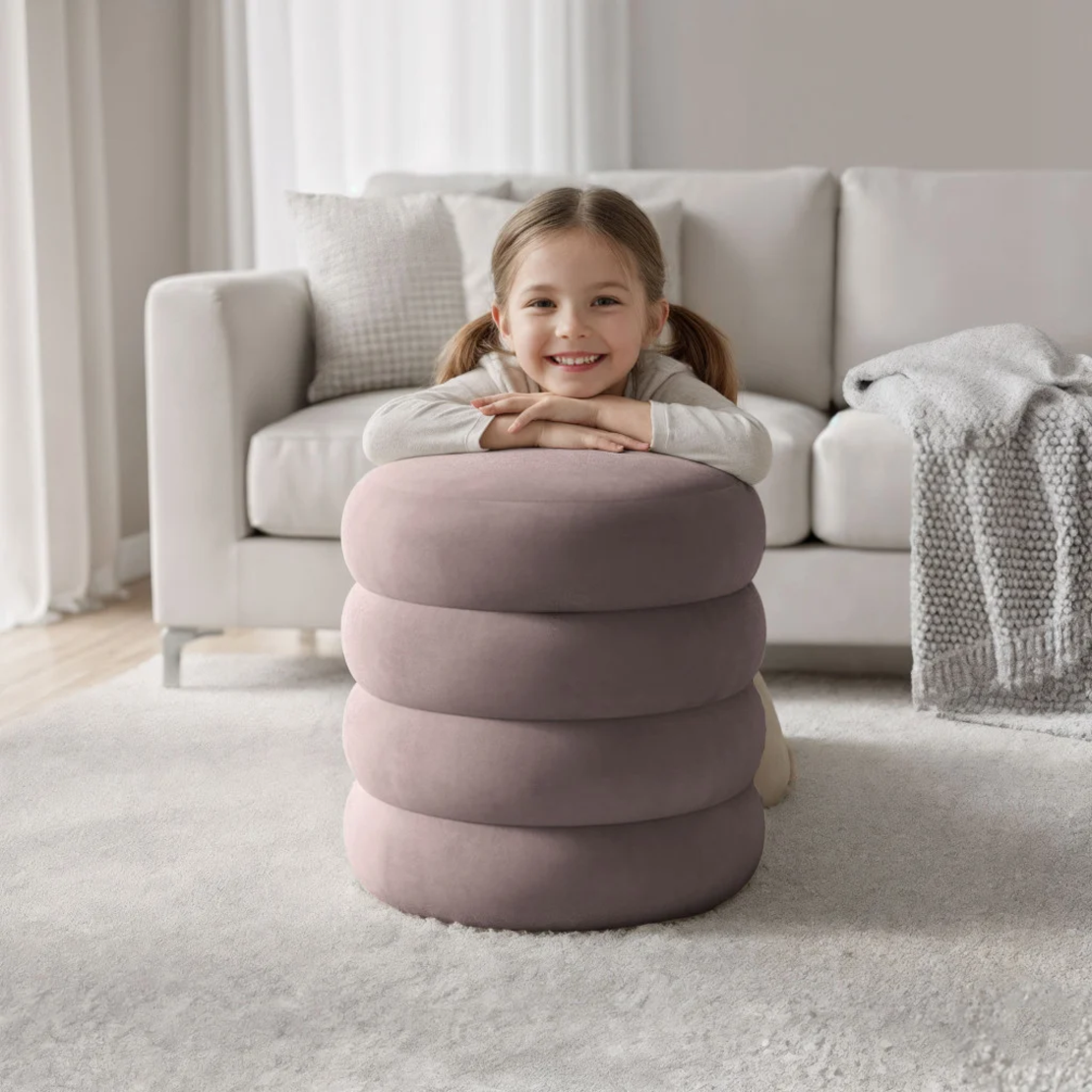 Taburet tapitat Snuggo cu spatiu de depozitare, velur, diametru 42 cm, inaltime 45 cm, roz pudrat