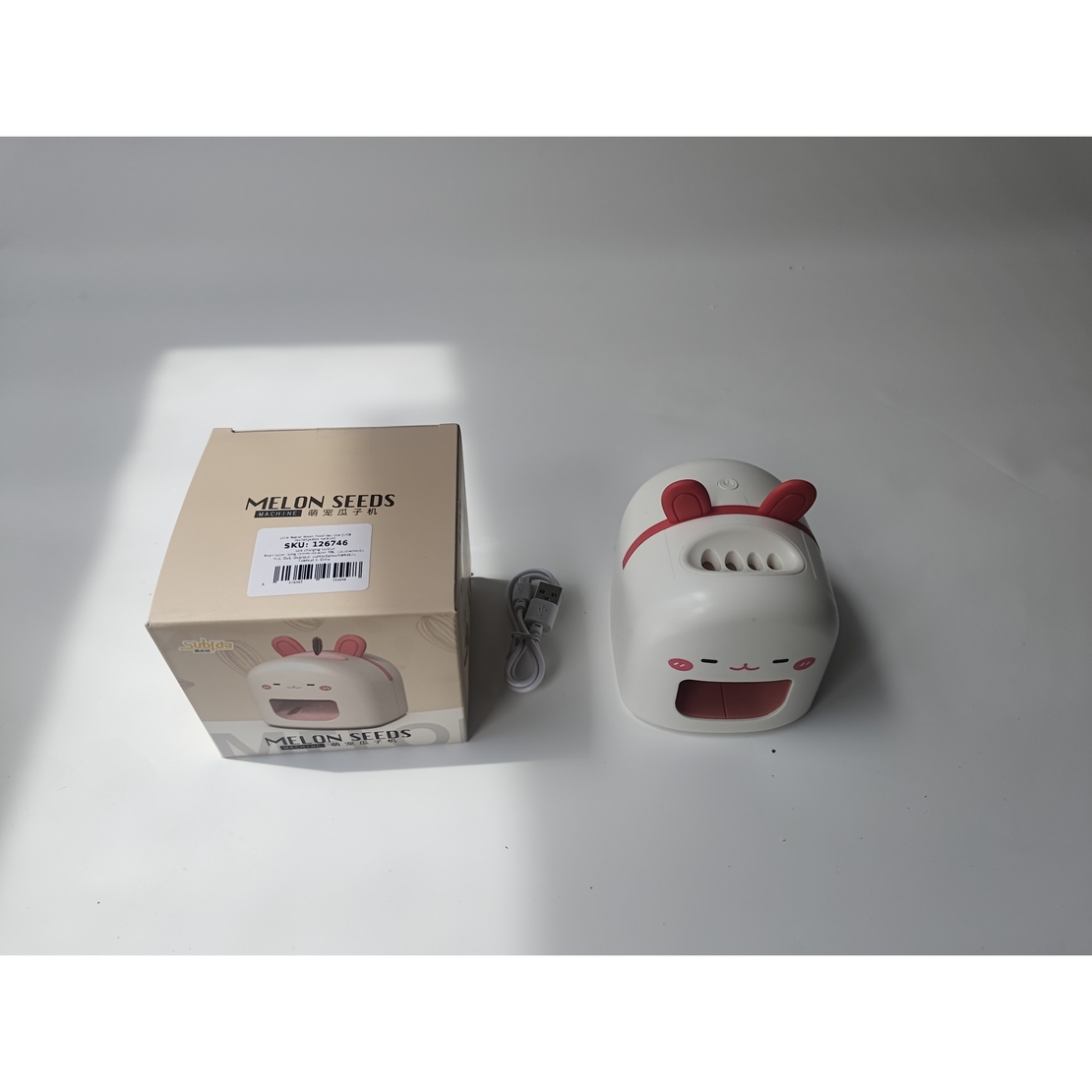 Mașină de Decojit Semințe, Flippy, Mini Deschizător, Model Iepuras, Incarcare USB, 9.7x10x8.6 cm, Alb