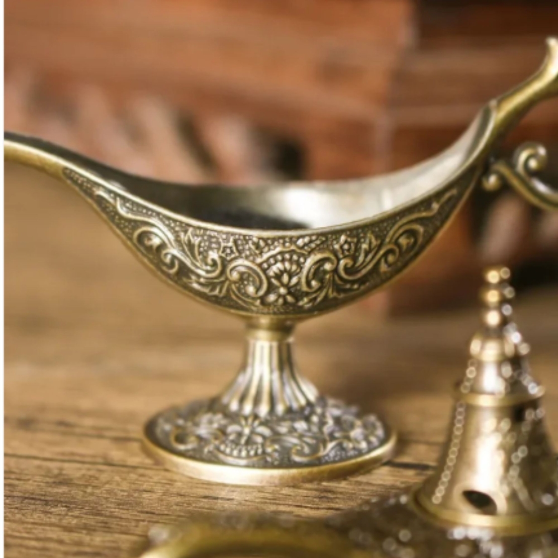 Arzator Tamaie, Flipppy, Model Lampa Aladin, Aliaj, Dimensiune Mica, cu Maner si Capac, Lampa Decorativa Vintage, 3.2 x 9 x 6 cm, Bronz
