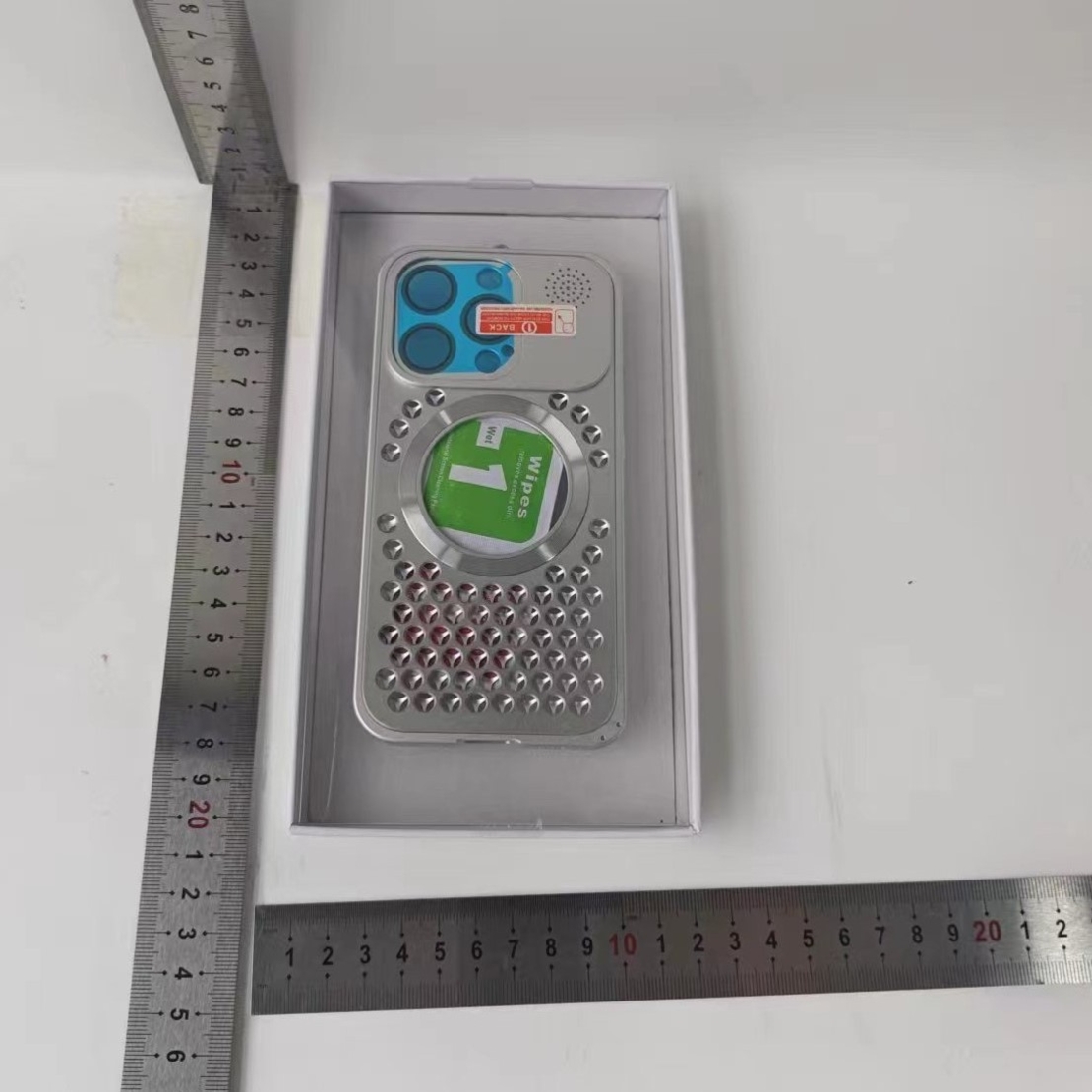 Husa MagSafe Aromaterapia Compatibila cu iPhone 15 Pro, Vafy, Suport Magnetic, Antisoc, Antizgariere, Protectie Camera si Supraincalzire, din Aliaj de Aluminiu, Silver