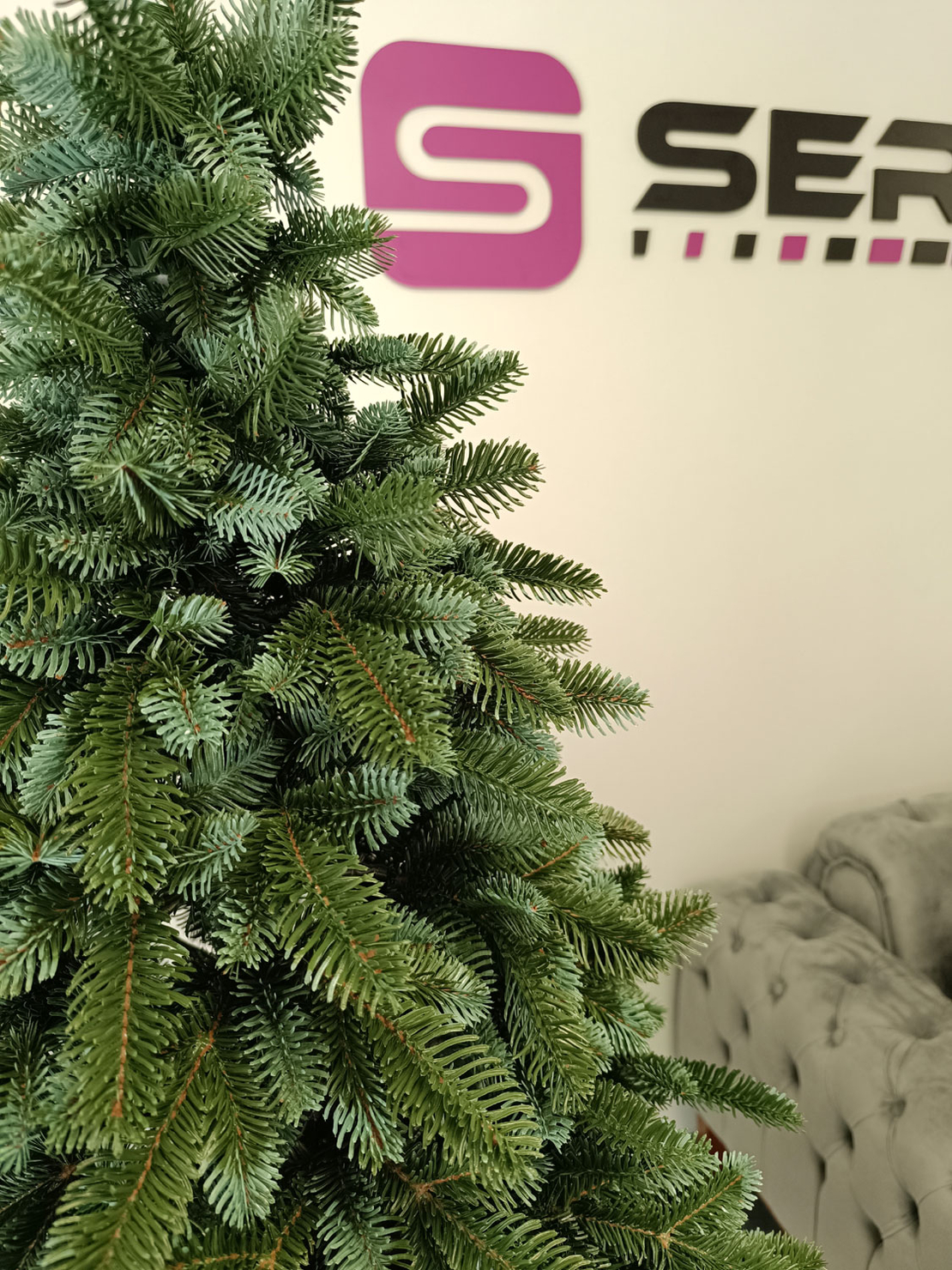 Brad artificial Christmas Deluxe by Sersimo, Canada argintiu, 3D,180cm