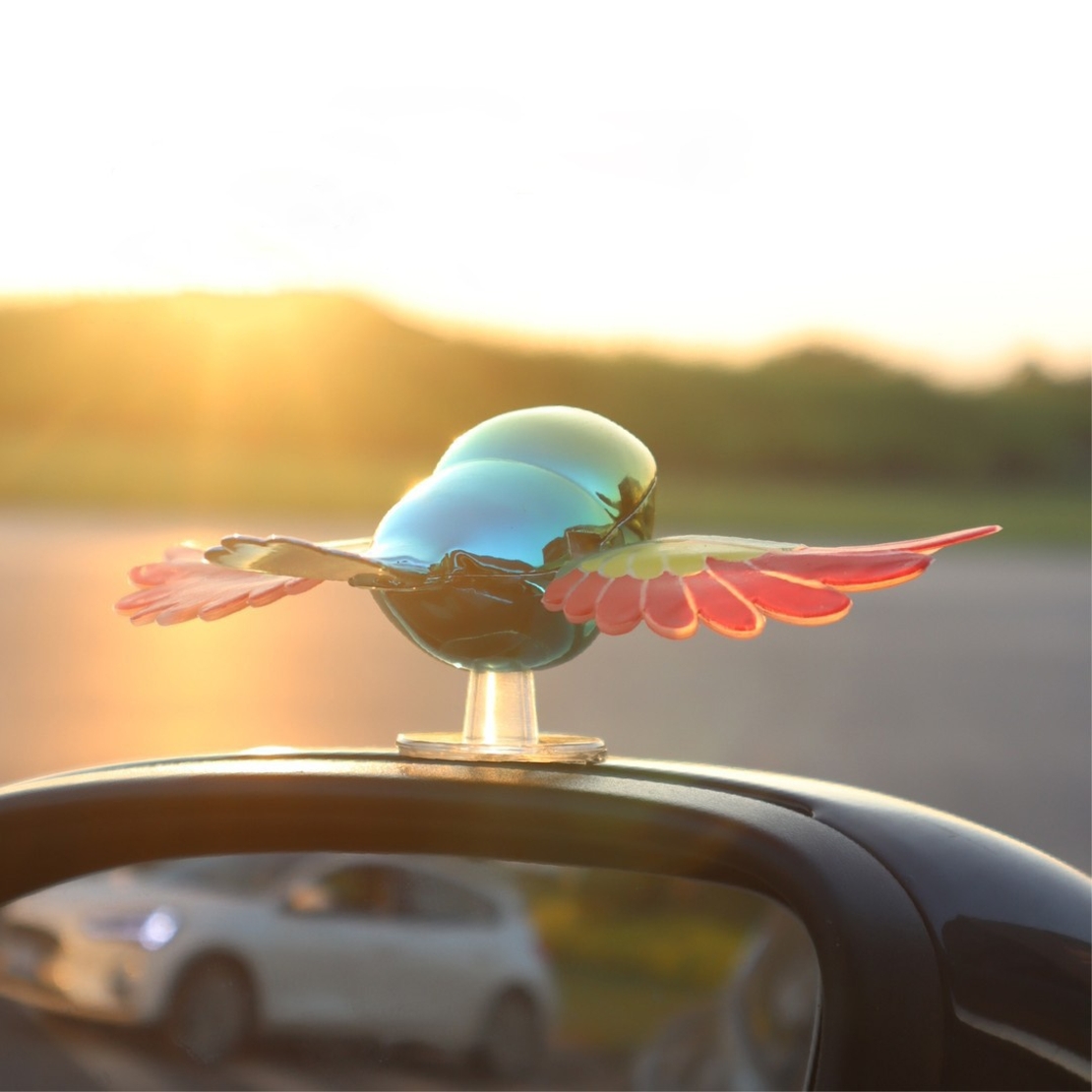 Ornament Decorativ Auto, Flippy, Model Pasare Zburatoare pentru Moto/Auto, din plastic Rezistent, 14.5 x 8 x 5 cm, Verde/Multicolor