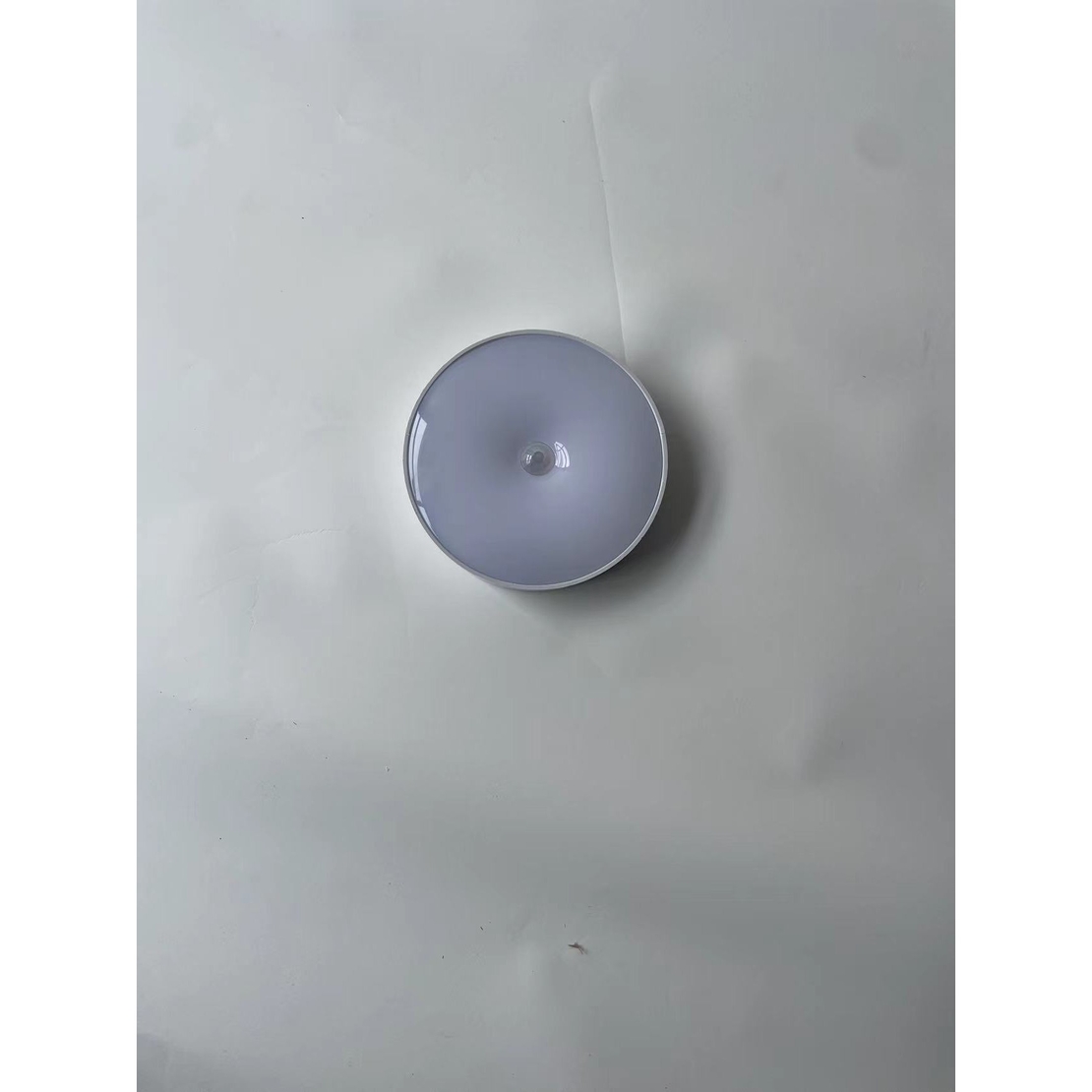 Lampa de Veghe LED, Flippy, cu Senzor de Miscare, Doua Tipuri de Lumina Alb Rece, Incarcare USB, Intrerupator On/Off/Auto, 0.6W, 300mAh, Design Rotund, Alb, 8.5x2.3 cm