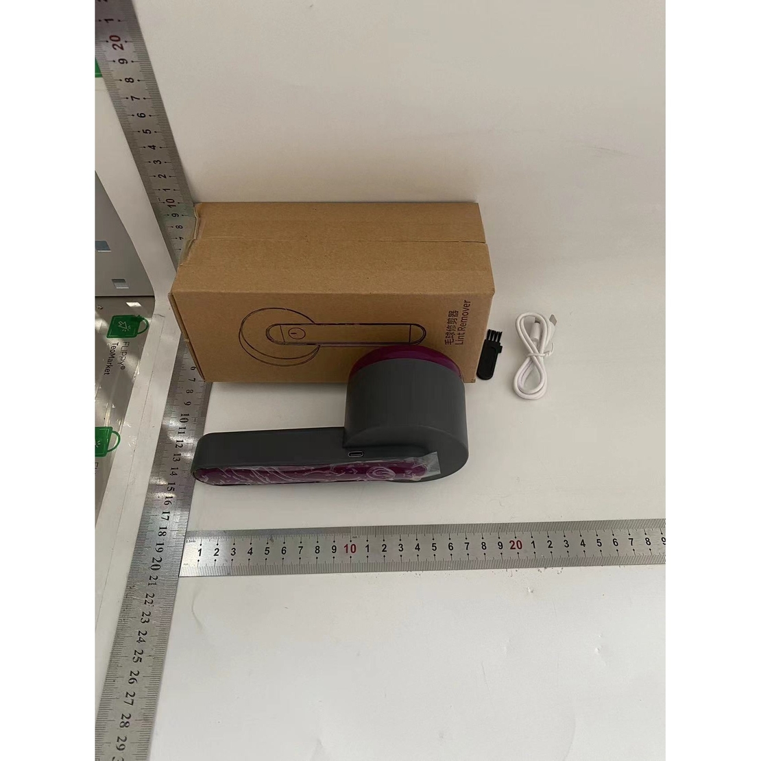 Aparat Pentru Curatat Scame, Par Si Praf, Vafy, Trimmer pentru Diferite Tipuri De Material, Cu Lame Din Otel Inoxidabil, Maner Ergonomic, Incarcare Prin USB, Negru Mov