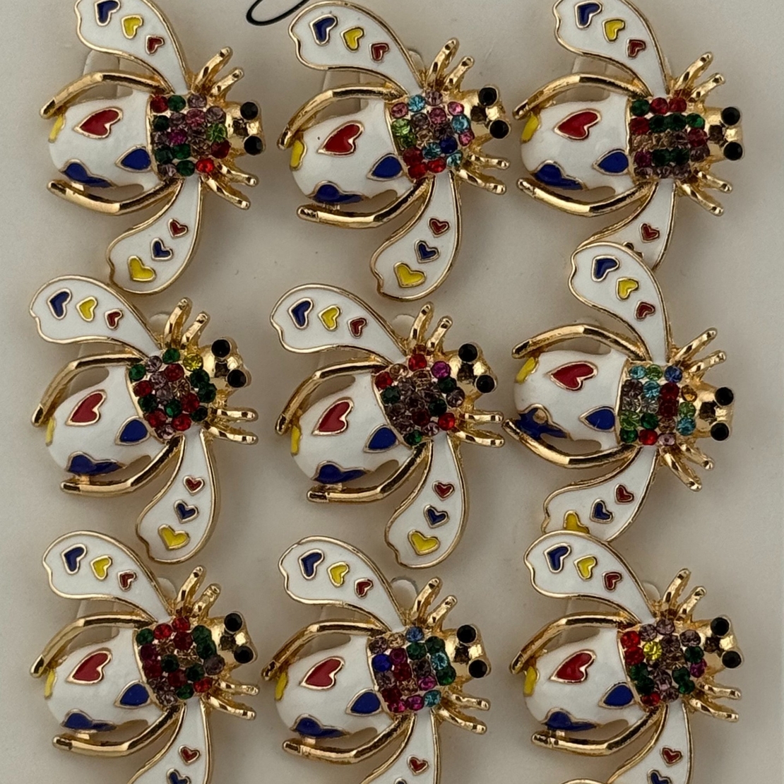 Set 12 Brose Martisor Primavara, Jolie, Model Albina Alba cu Inimi Colorate, Multicolor