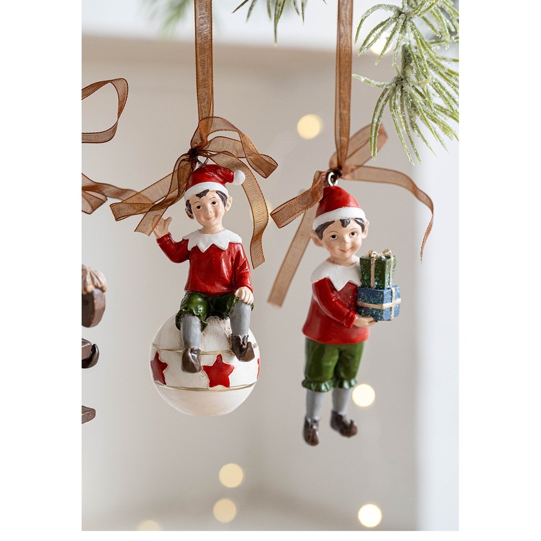 Decoratiune de Craciun, Flippy, pentru Brad, Model Elf pe Glob, 10 x 4 cm, din Rasina, Multicolor