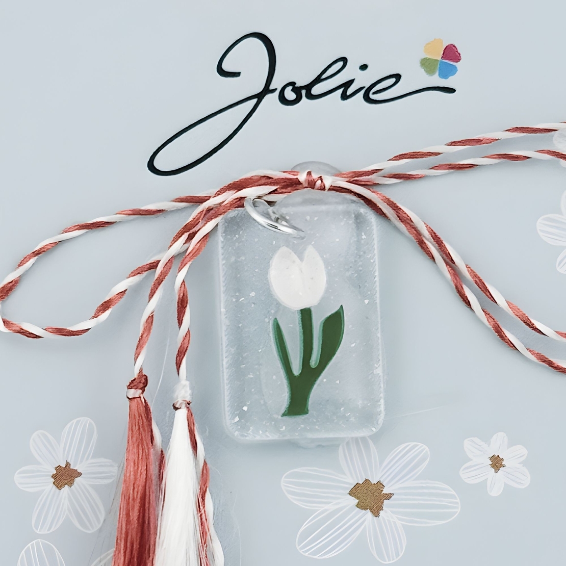 Martisor Traditional din Acril, Jolie, Model Lalea Alba, cu Snur Impletit Alb/Rosu, Pandantiv 2 cm
