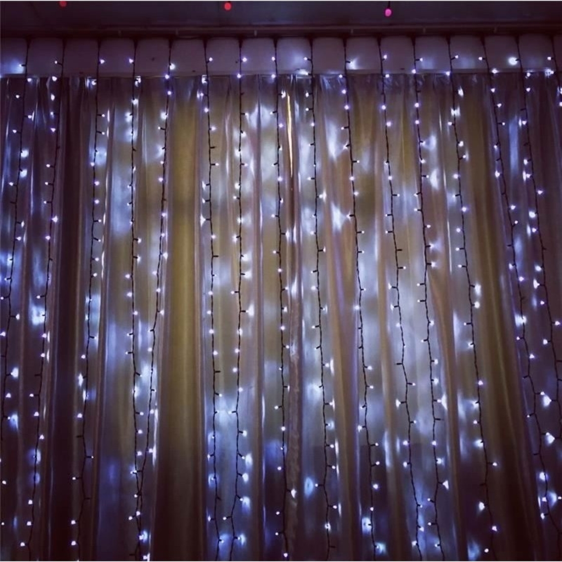 Instalatie Craciun Profesionala de Exterior IP65, Tip Perdea, 9m x 5m, 4500 Led-uri Mari, Alb rece, cu flash, Alimentator si prelungitor 6,5 m, Interconectabila, Fir negru, Vafy