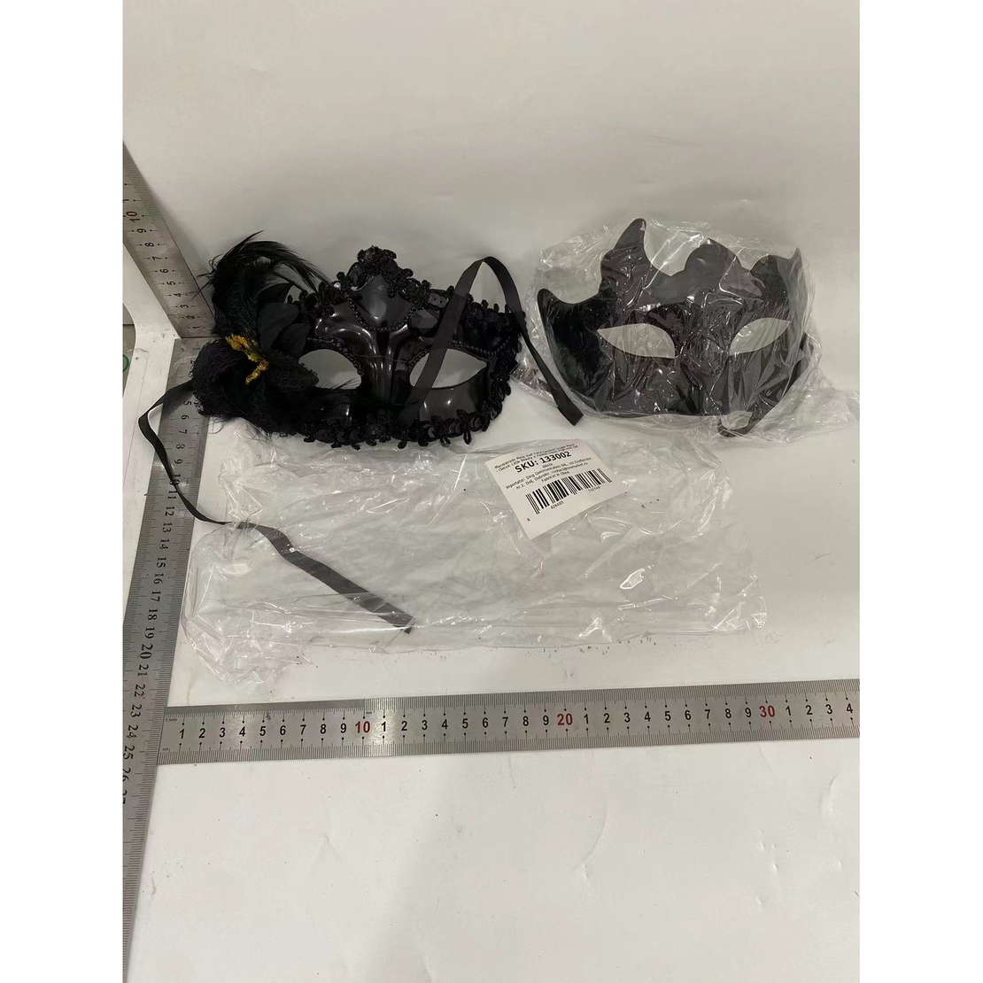 Set 2 Masti de Cuplu, Flippy, pentru Carnaval, Bal Mascat, Marime Universala, Model Floare Laterala si Margele, Model Clasic, Negru texturat
