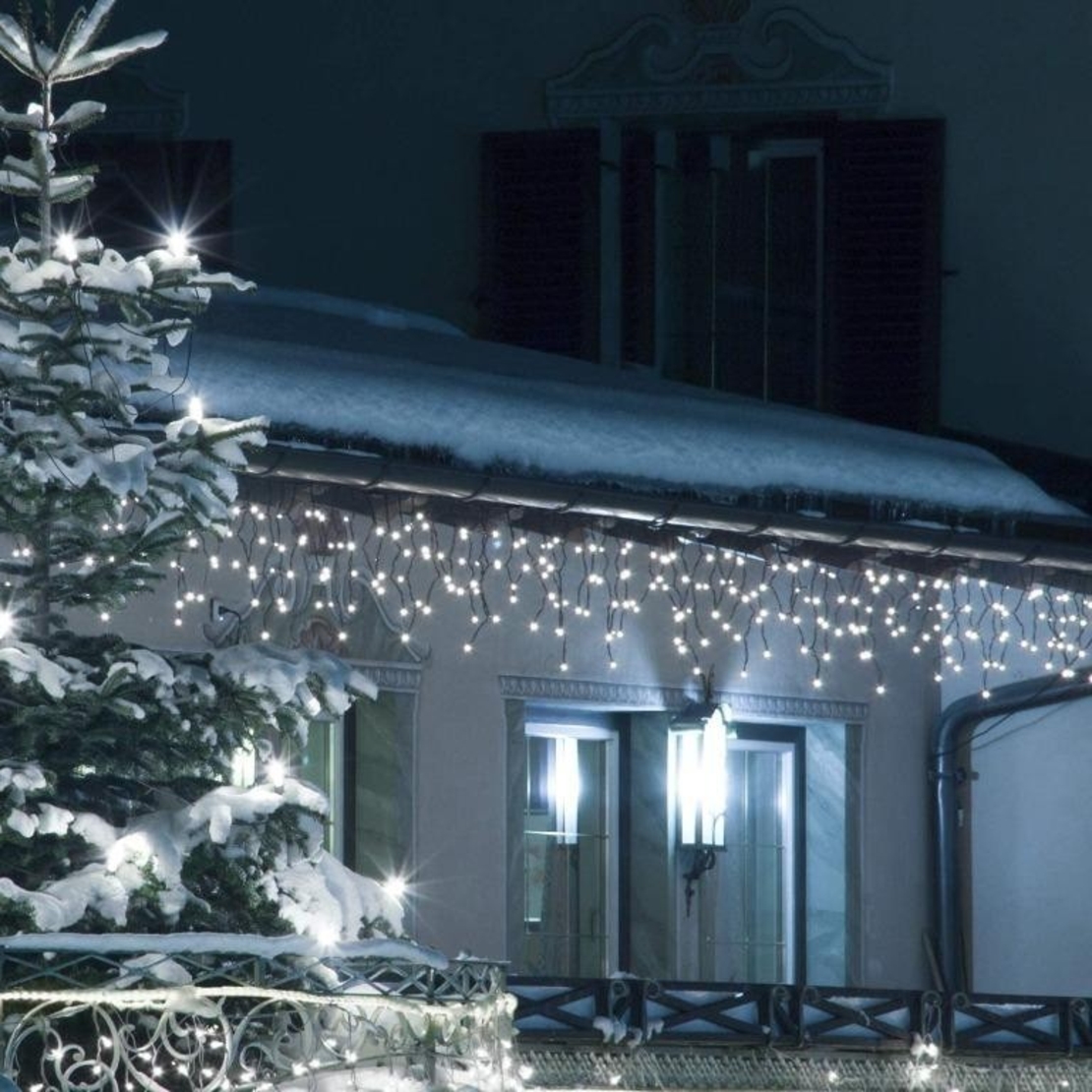 Instalatie Solara Craciun Turturi, IP44, 5 m, 143 Led-uri, Perdea Franjurata, Alb rece, 8 jocuri de lumini, cu Telecomanda, 31V, 250 mAh, Acumulator de 1200 mAh, Exterior, Prelungitor 5 m inclus, Fir Negru, Flippy