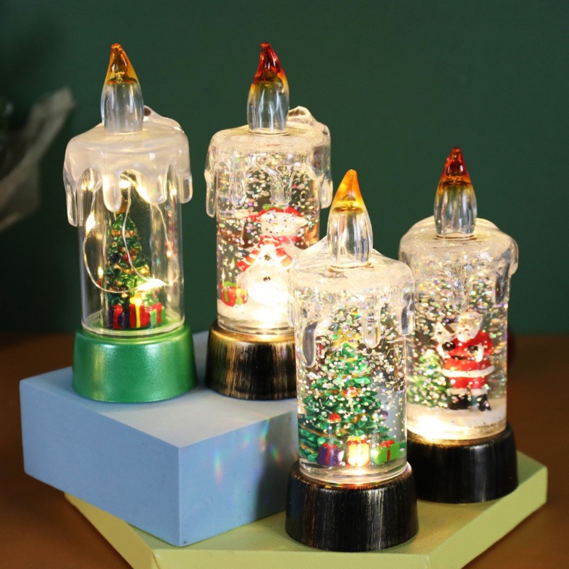 Decoratiune de Craciun tip Lumanare, Flippy, Lumanare de Cristal cu Fulgi de Zapada, Model Mos Craciun cu Sclipici, Iluminare LED, 13 x 5 x 5 cm, Baza Vintage Bronze, Transparent